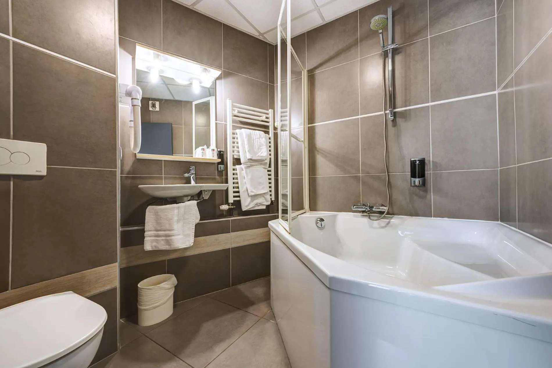 Bathroom in Park Hôtel & Appartements