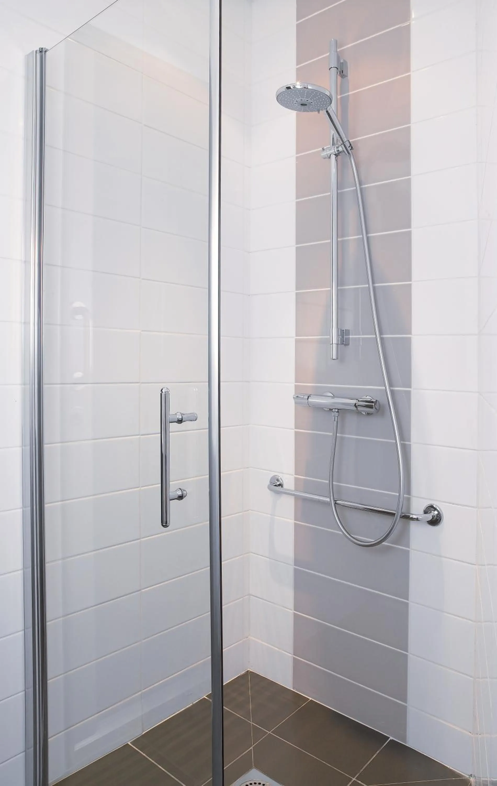 Bathroom in The Originals Boutique, Park Hôtel, Cholet (Qualys-Hotel)
