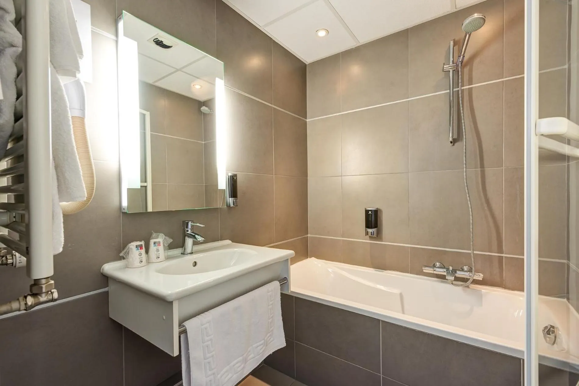 Bathroom in Park Hôtel & Appartements