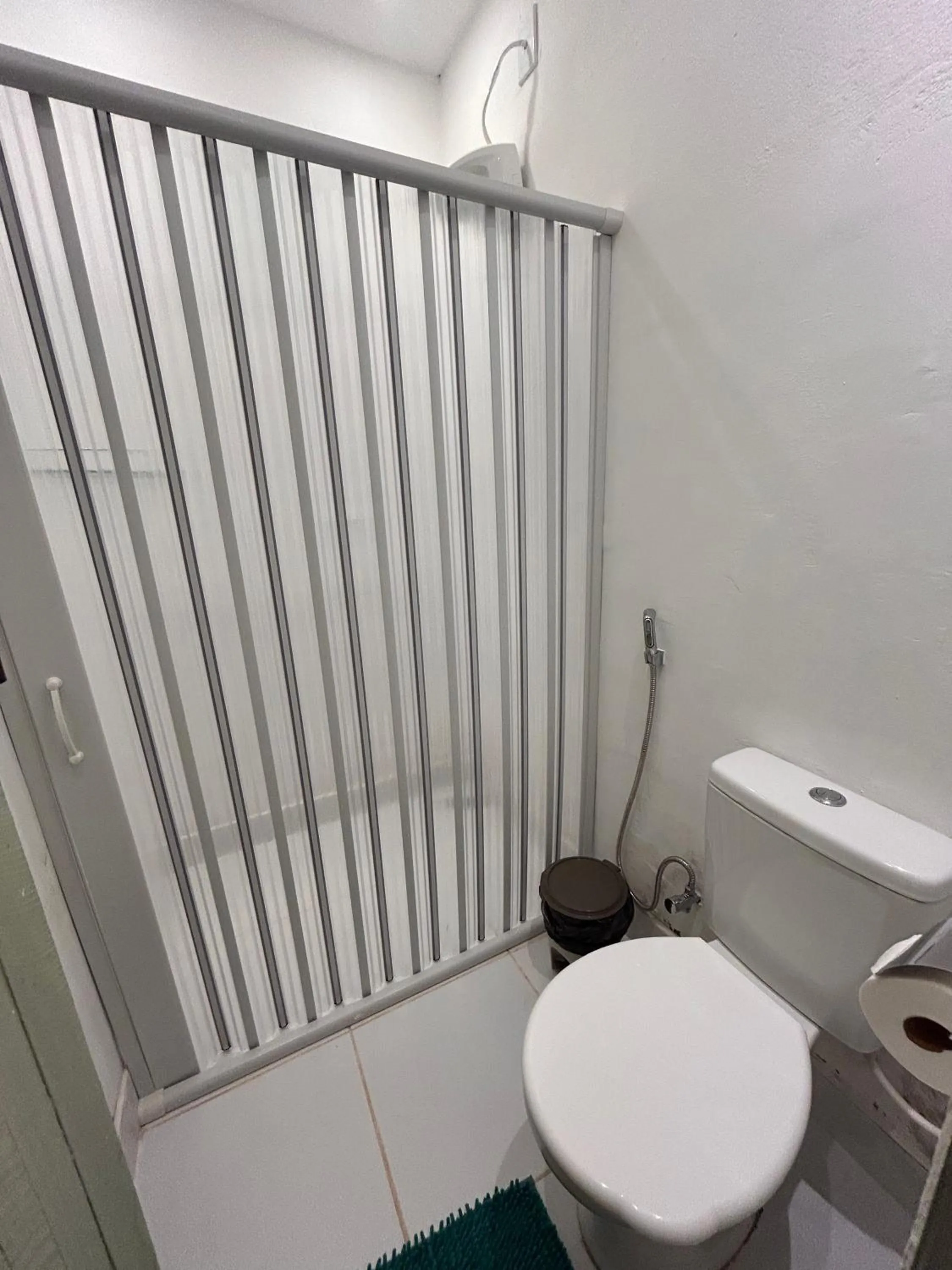 Toilet in Cabaré Du Vento