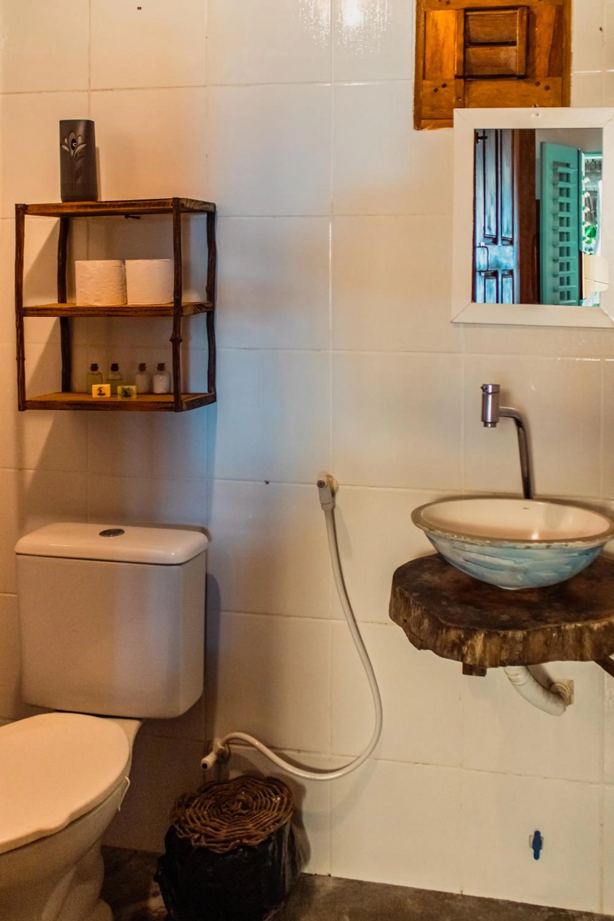 Toilet in Cabaré Du Vento