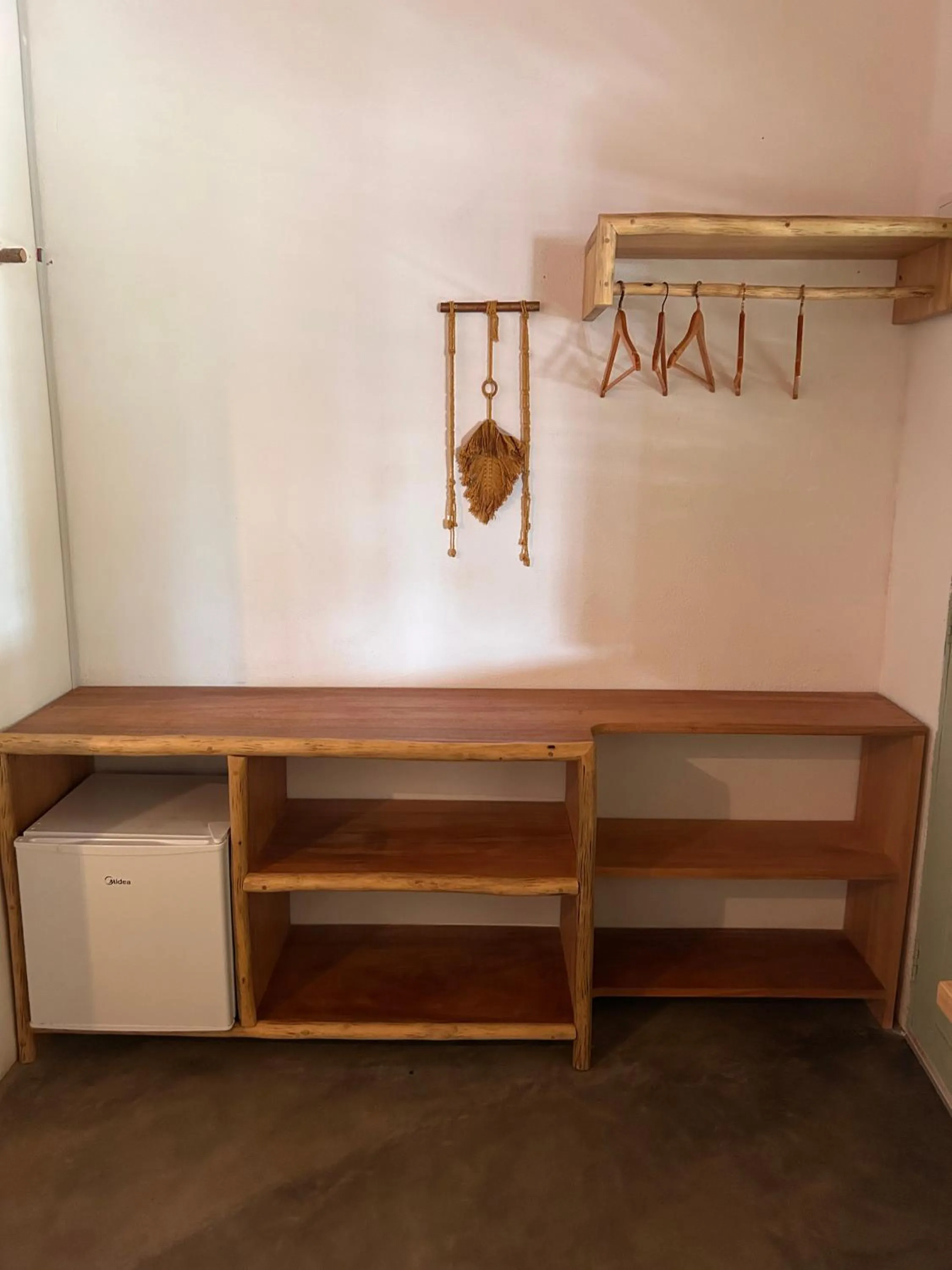 wardrobe in Cabaré Du Vento