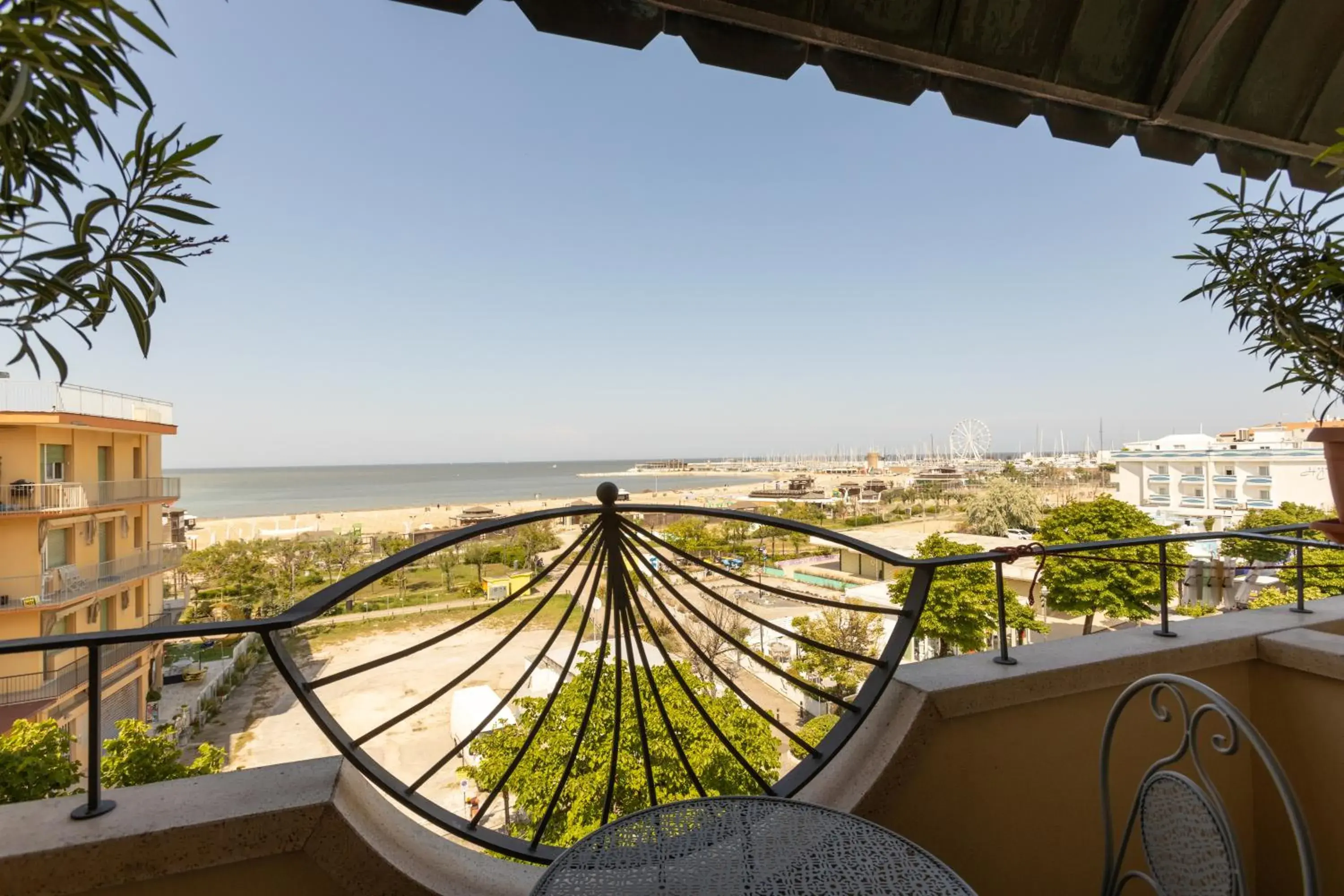 Natural landscape, Balcony/Terrace in River