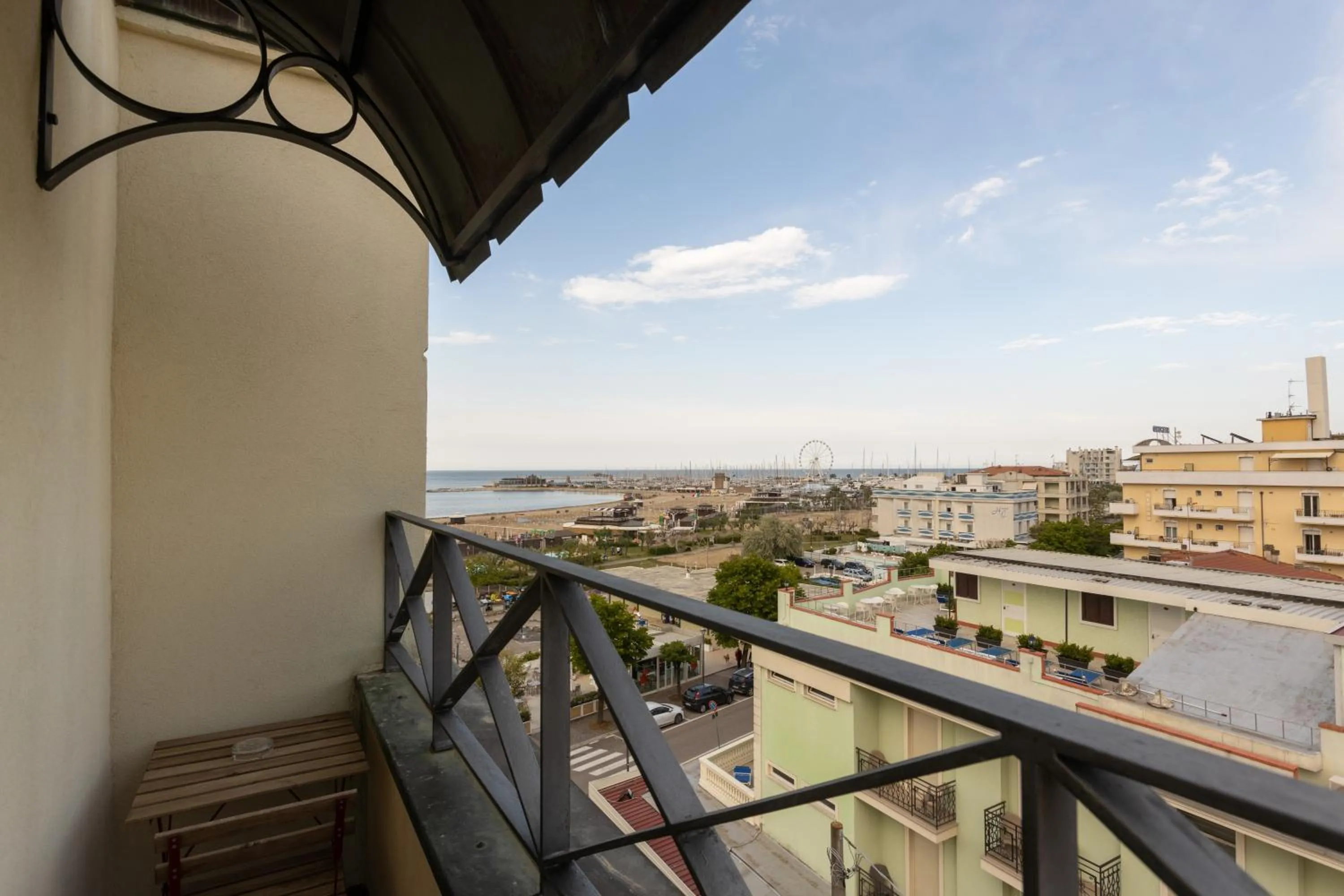 Property building in Hotel River fronte mare con piscina