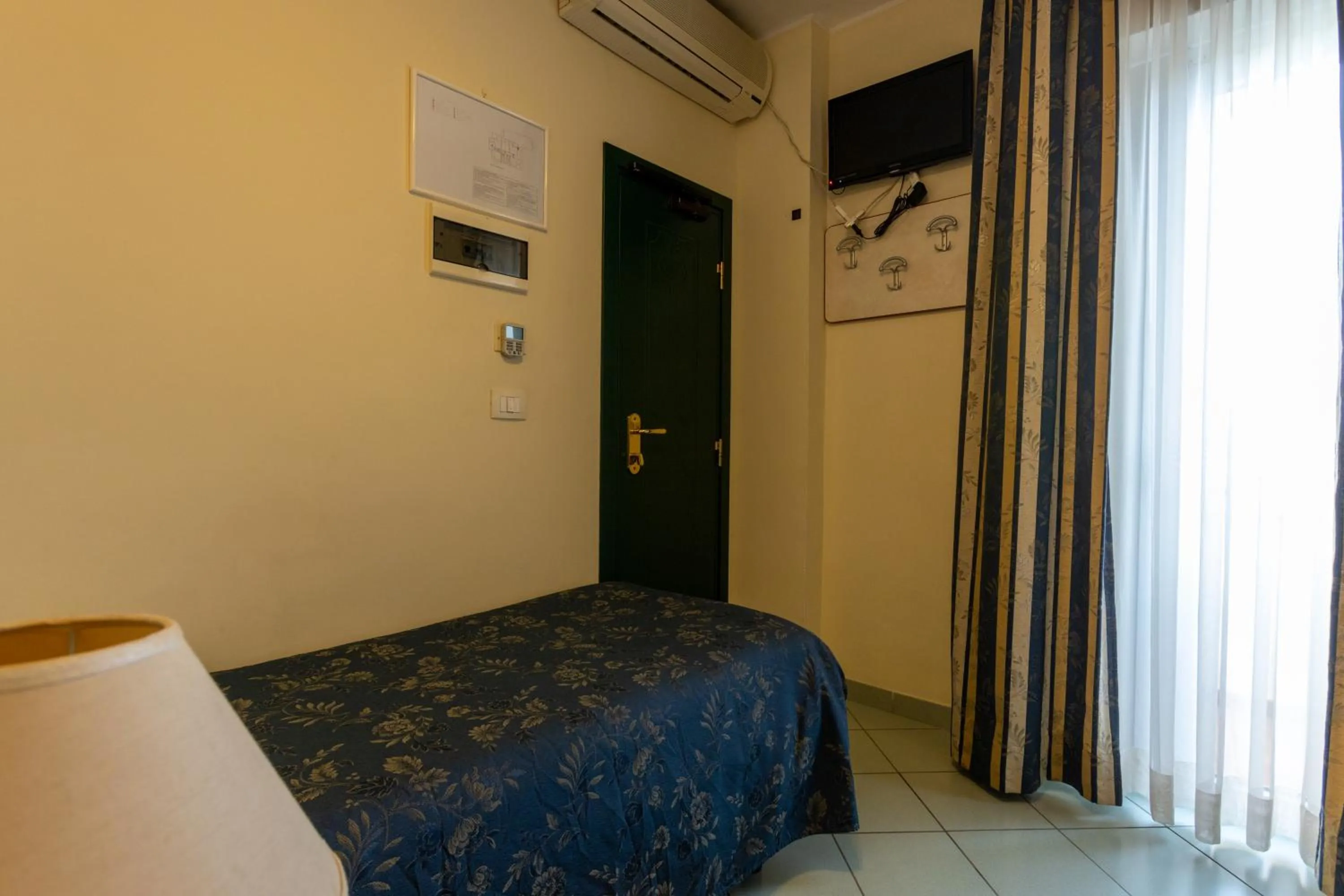 Bed in Hotel River fronte mare con piscina