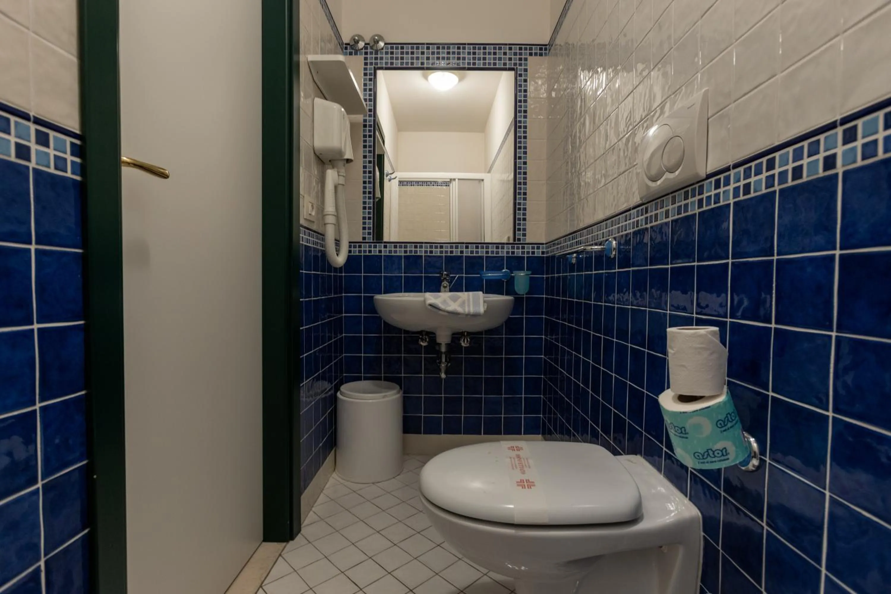 Shower in Hotel River fronte mare con piscina