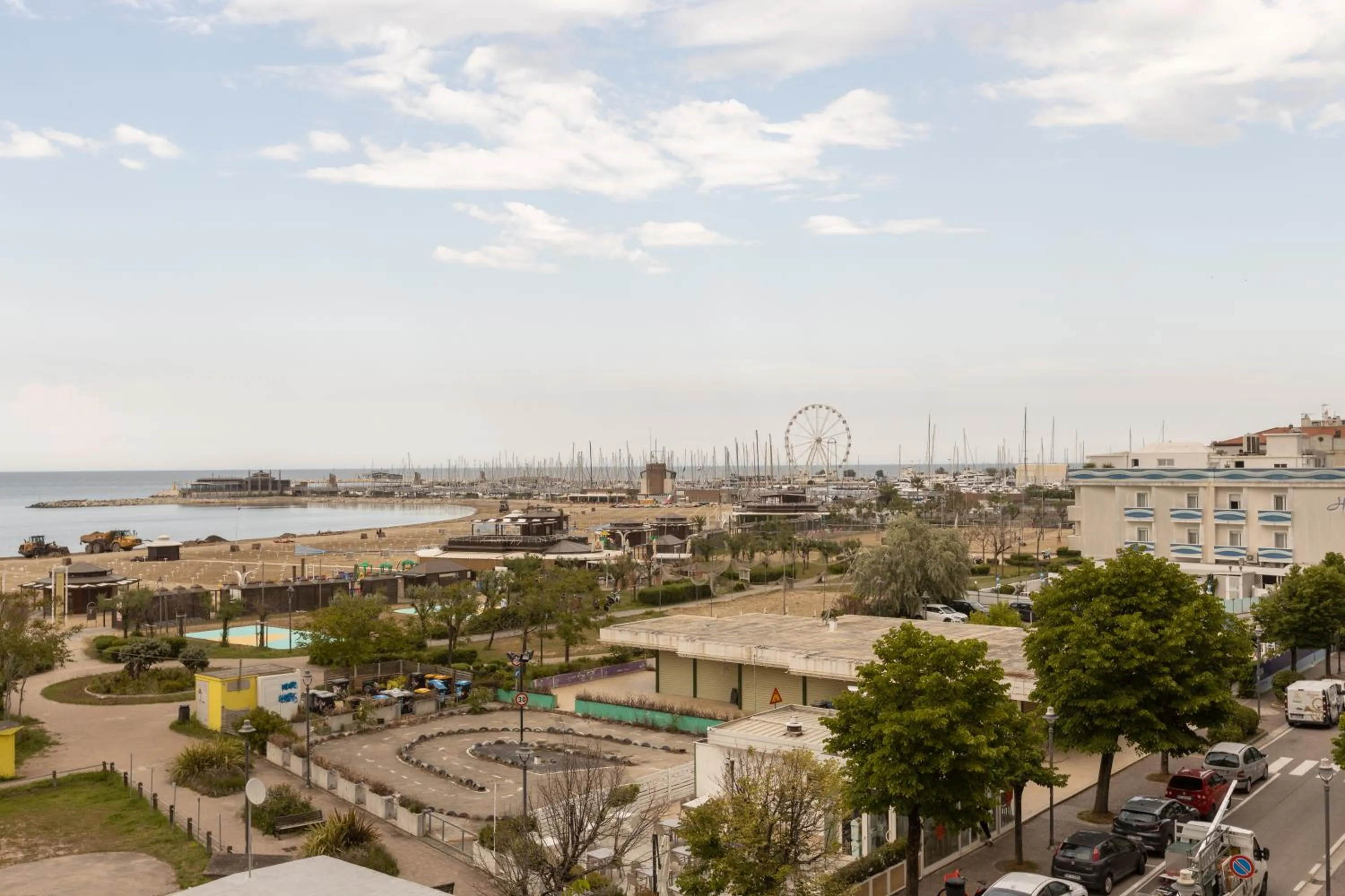 Natural landscape in Hotel River fronte mare con piscina