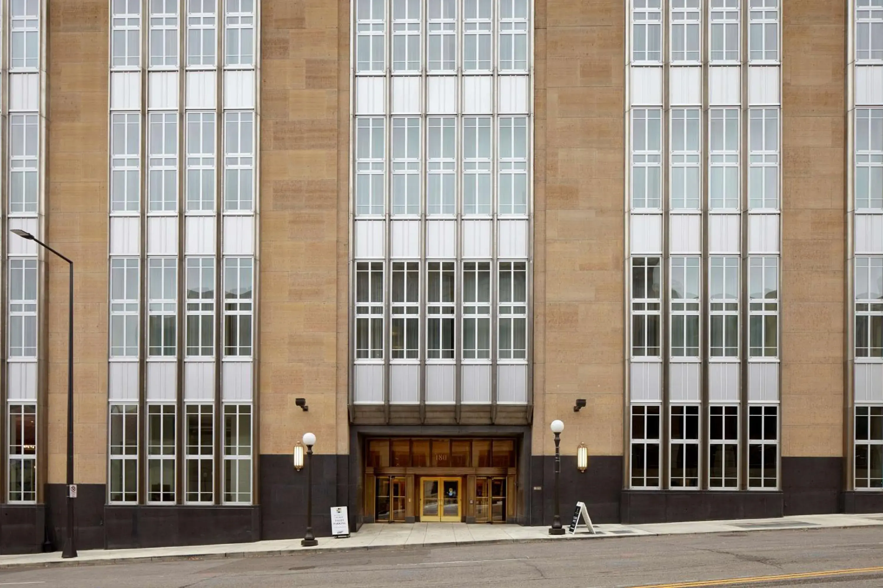Property building in Hyatt Place St. Paul Property building in Hyatt Place St. Paul