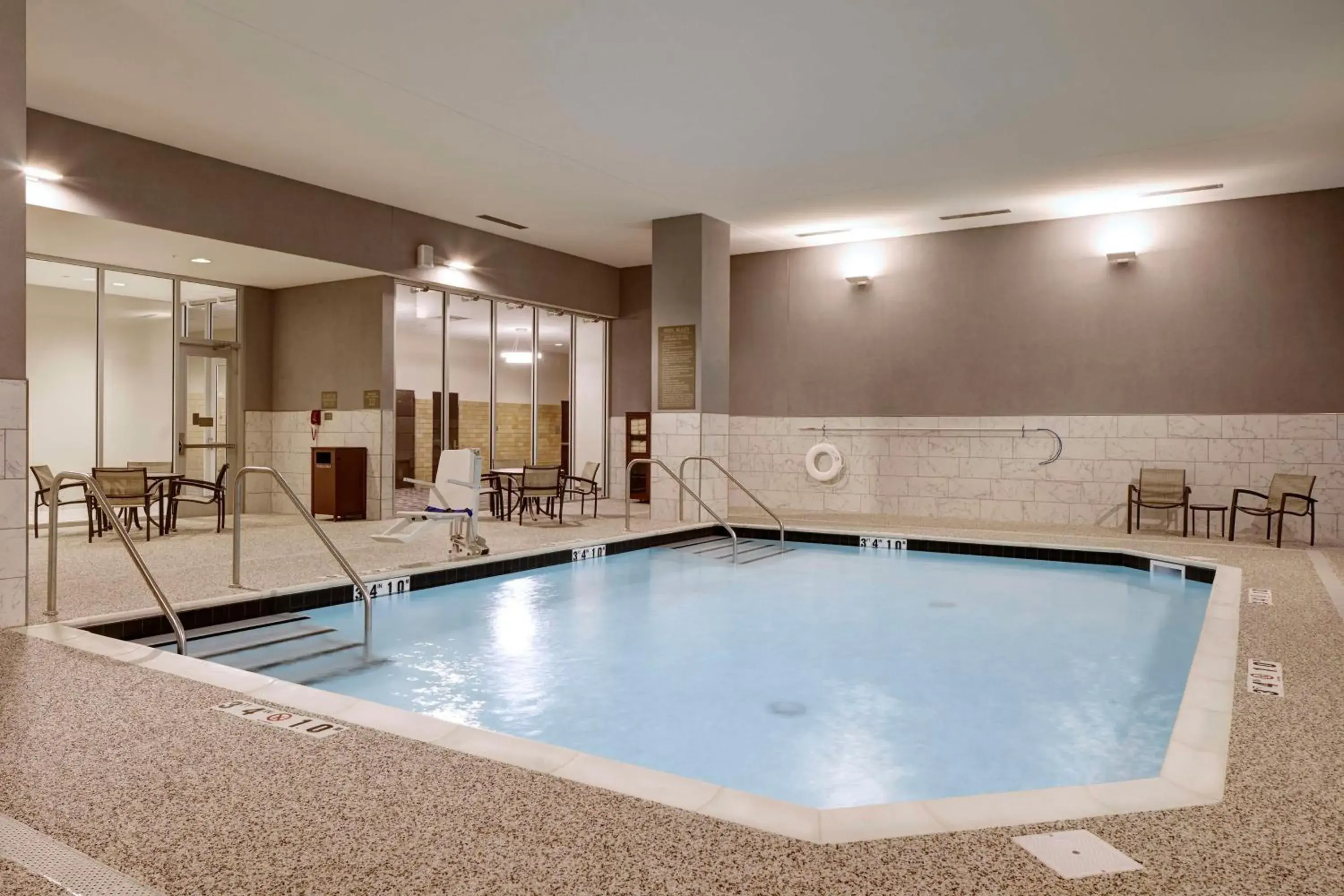 Swimming pool in Hyatt Place St. Paul Swimming pool in Hyatt Place St. Paul
