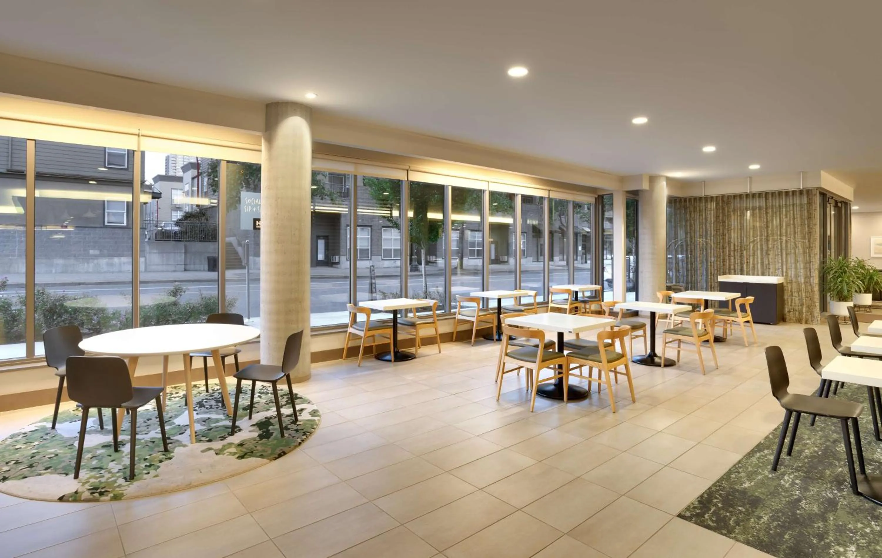 Restaurant/places to eat in Hyatt House Portland / Downtown