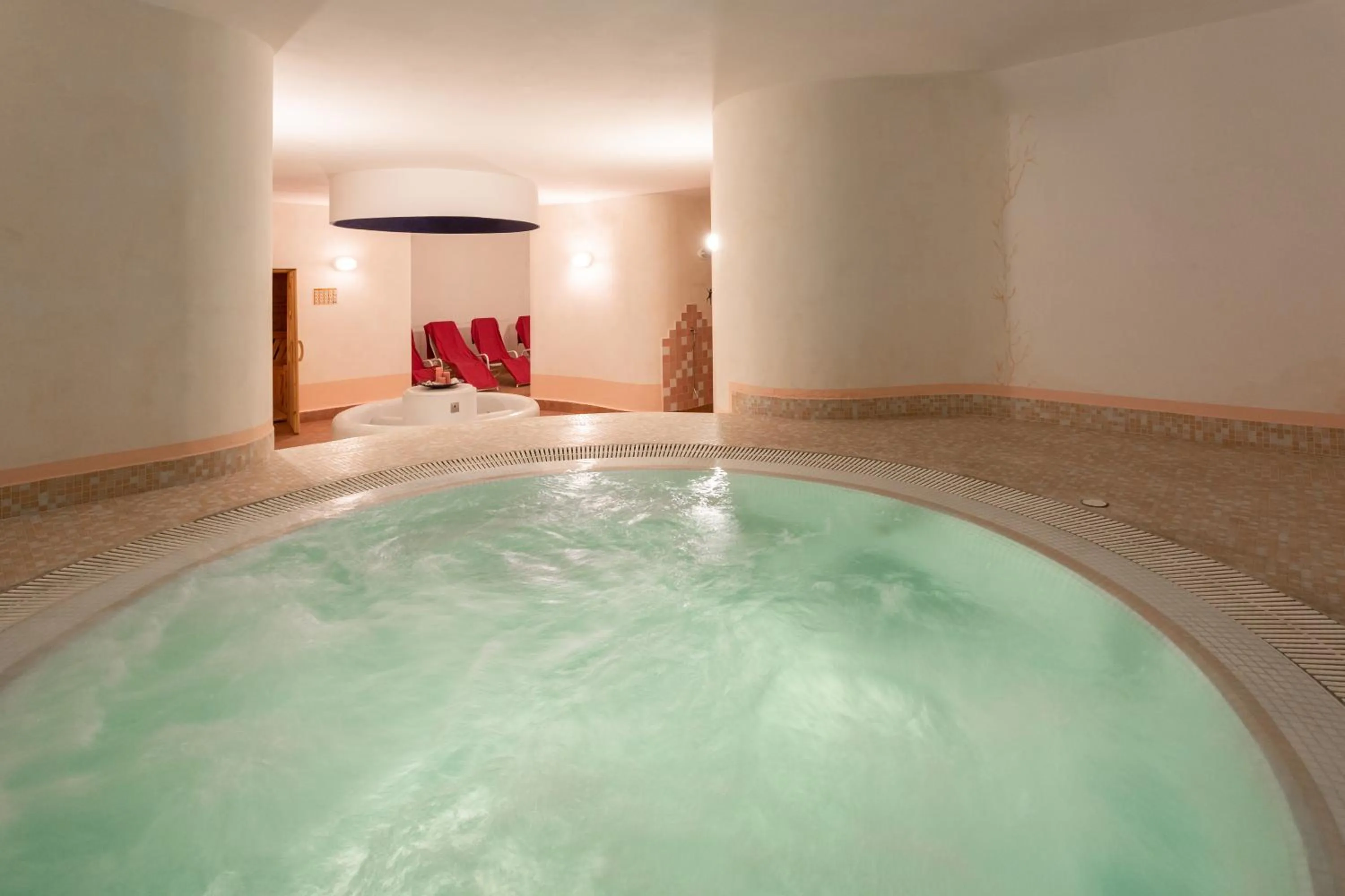 Hot Tub in Residence Alesi