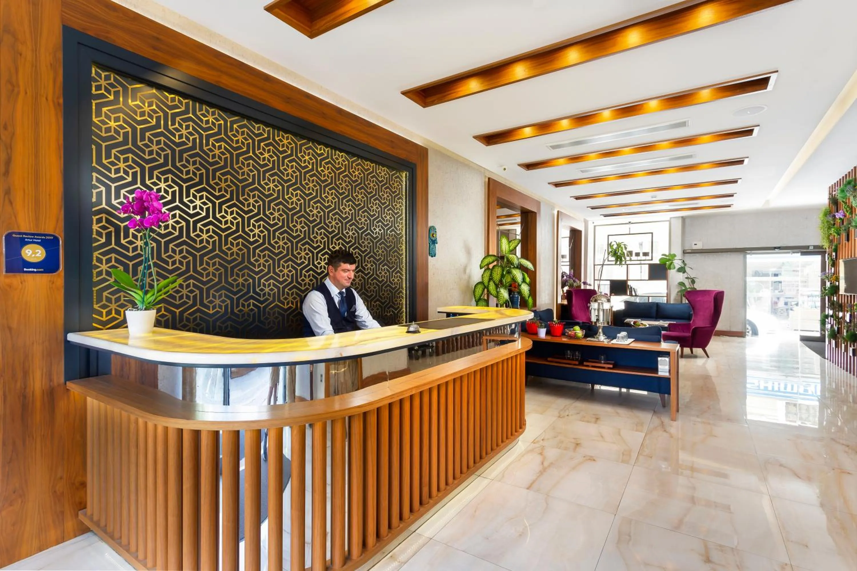 Communal lounge/ TV room in Artur Hotel