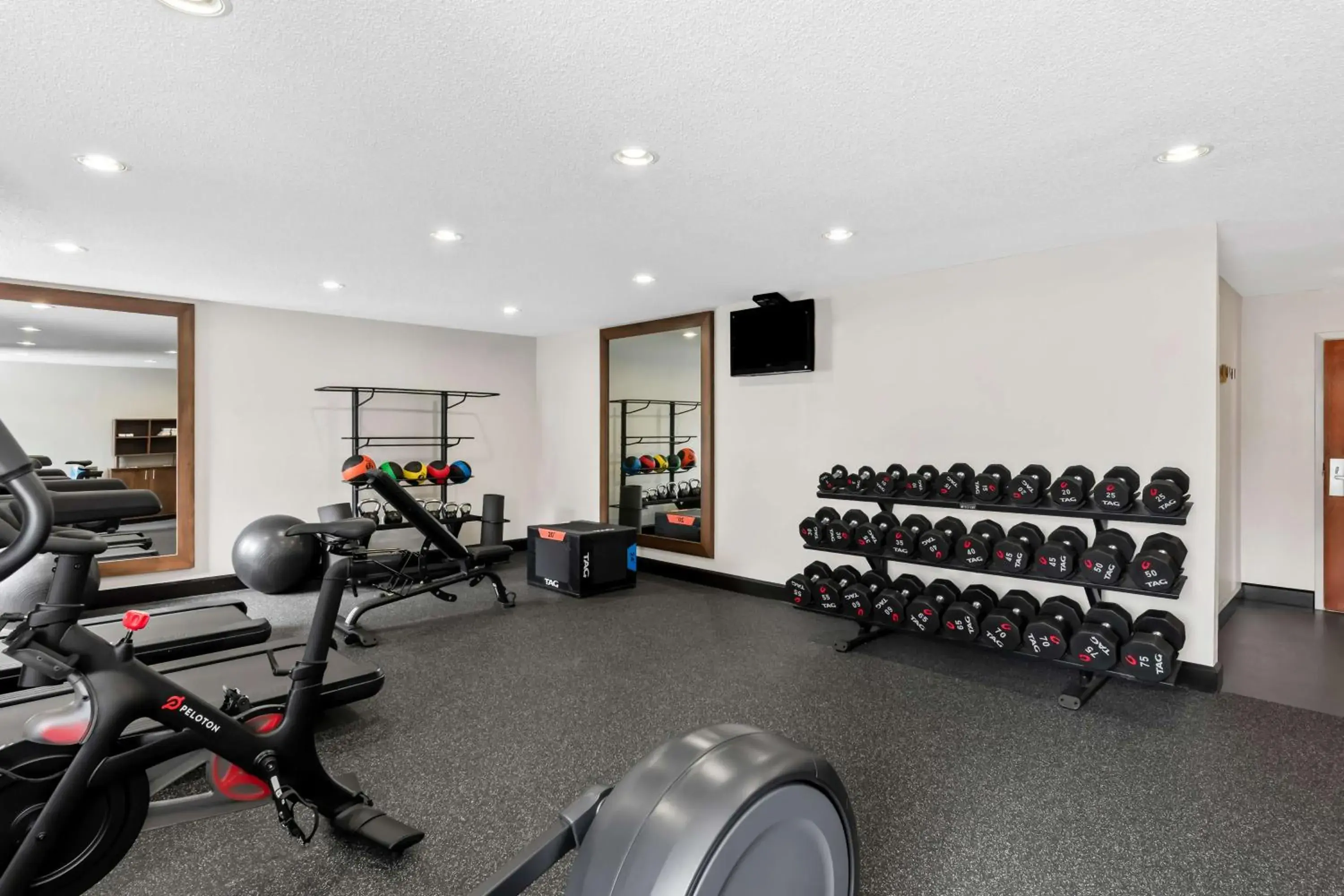 Fitness centre/facilities in Hampton Inn Pennsville Fitness centre/facilities in Hampton Inn Pennsville