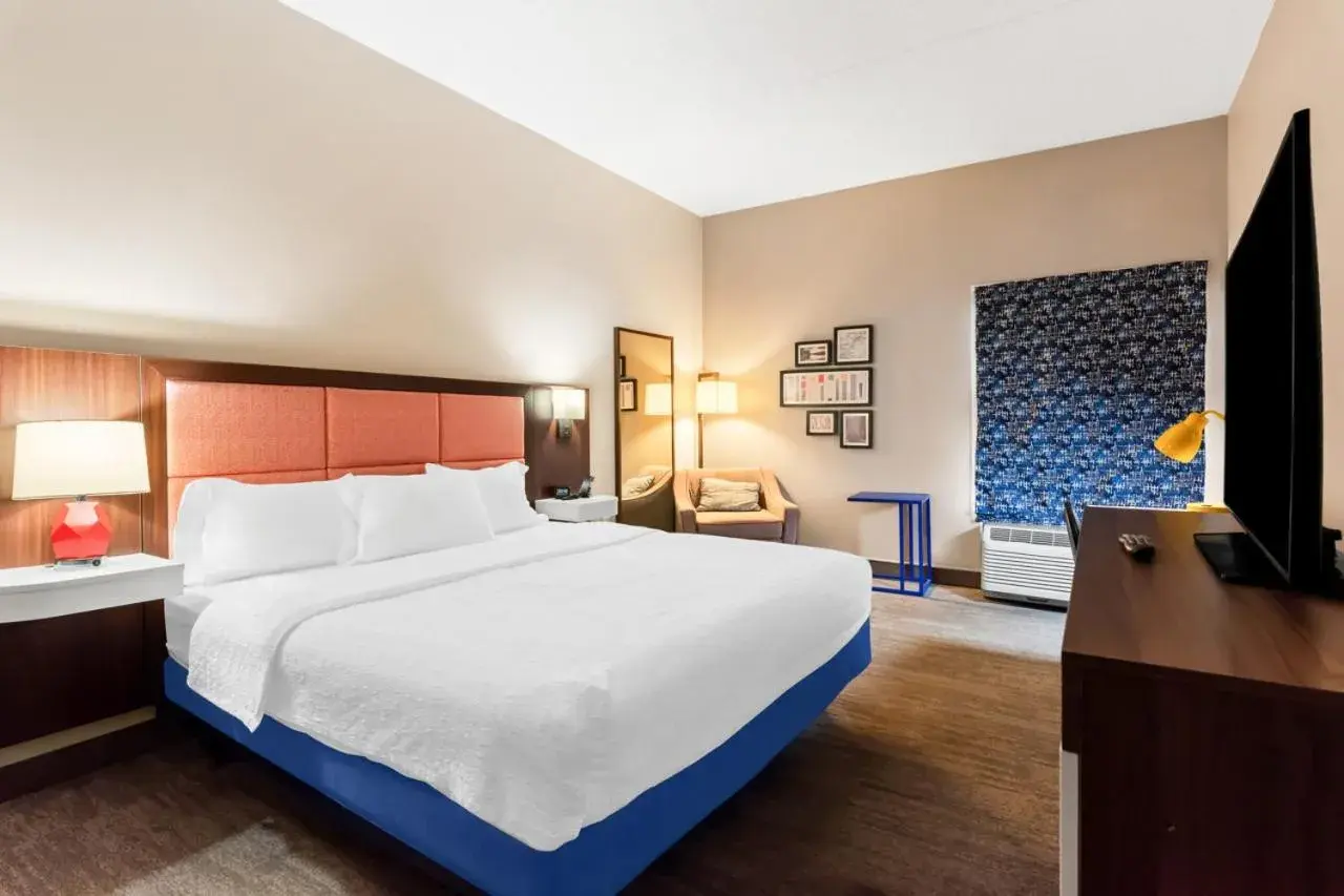 King Room with King Bed - Non-Smoking in Hampton Inn Pennsville King Room with King Bed - Non-Smoking in Hampton Inn Pennsville