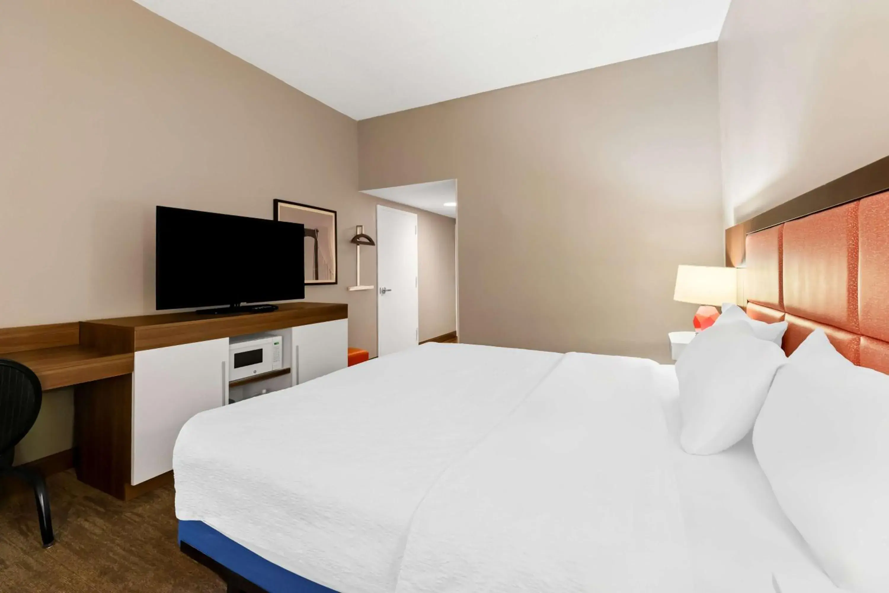 Bed in Hampton Inn Pennsville Bed in Hampton Inn Pennsville