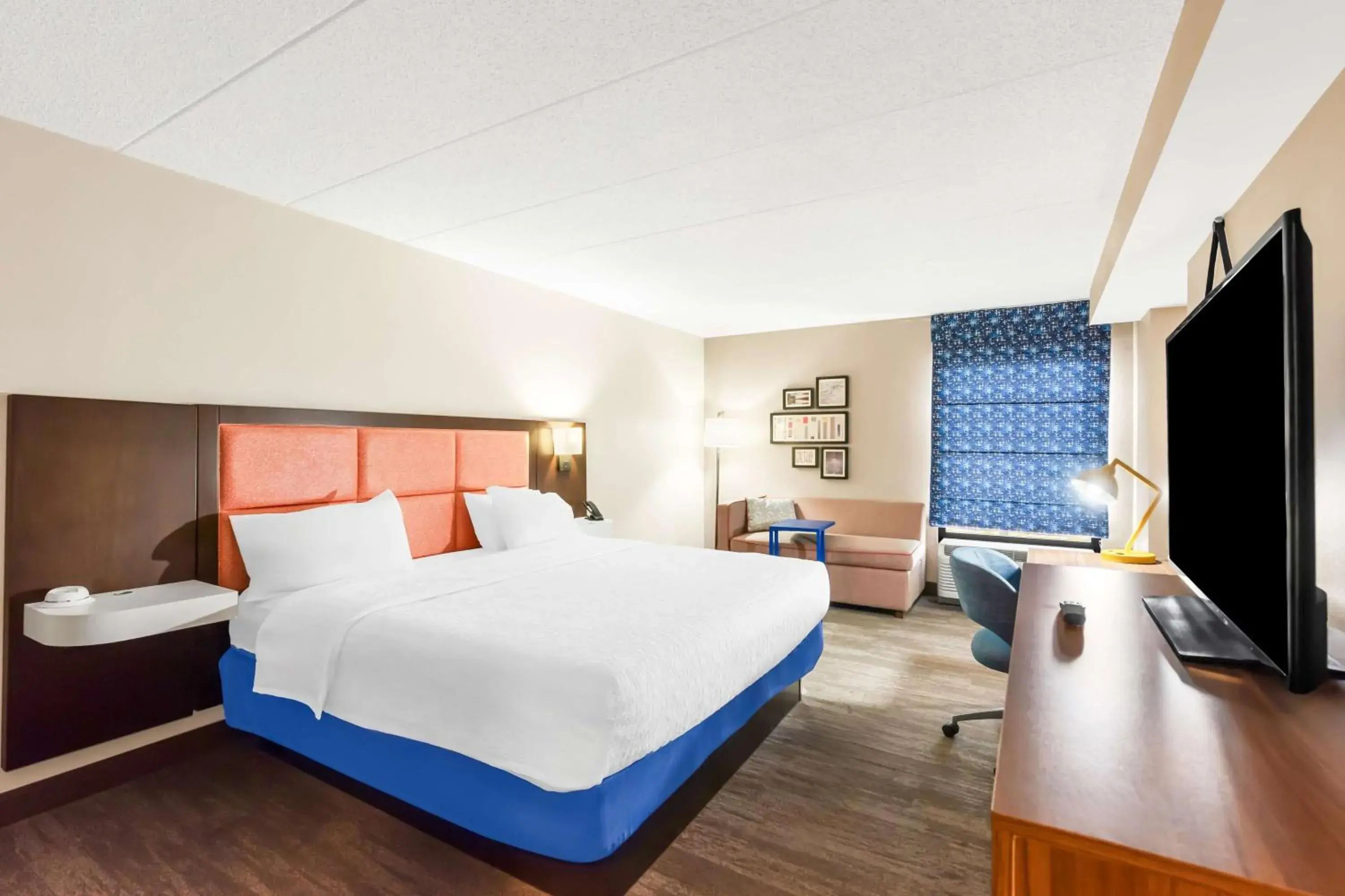 Living room, Bed in Hampton Inn Pennsville Living room, Bed in Hampton Inn Pennsville