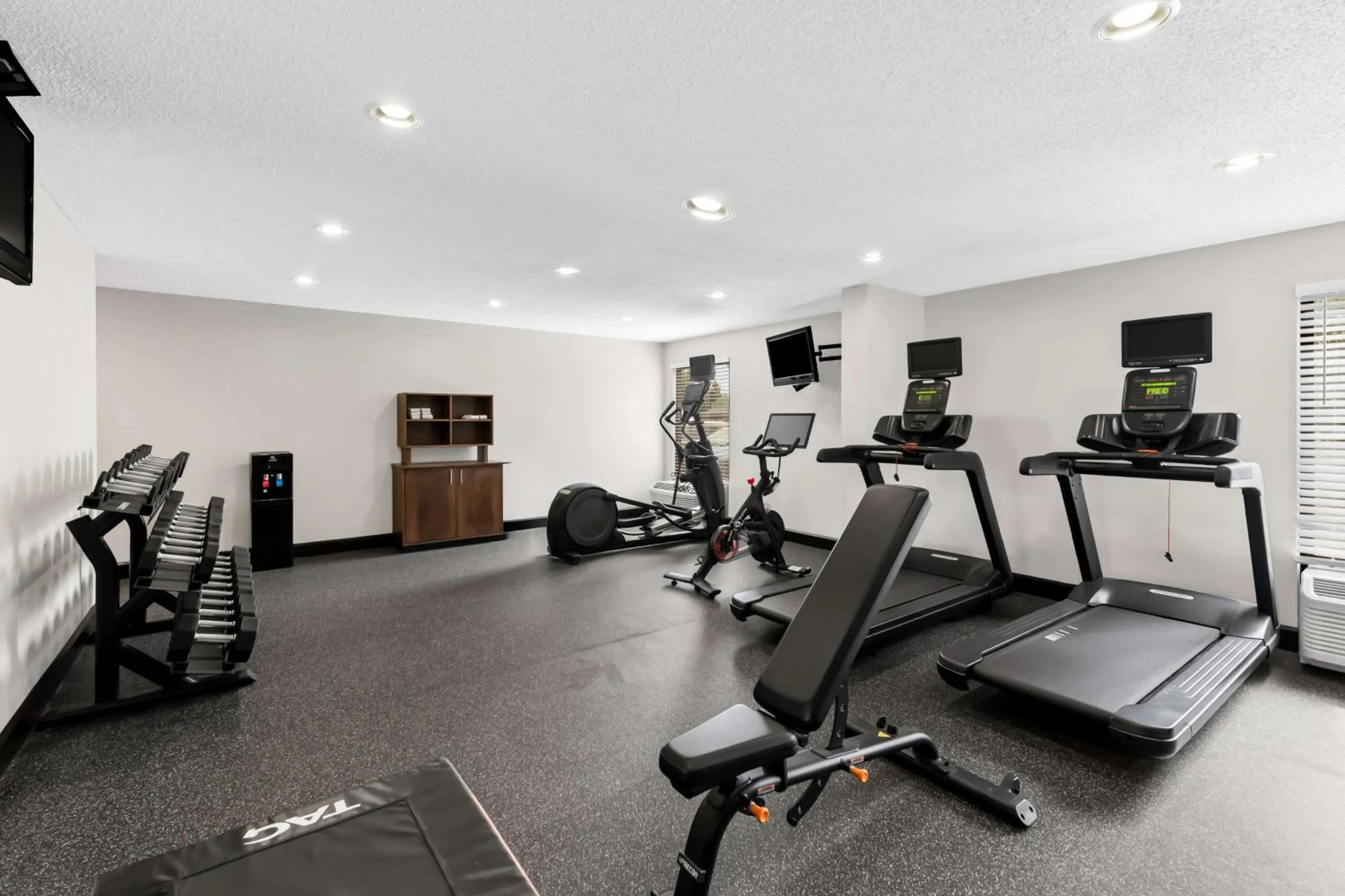Fitness centre/facilities in Hampton Inn Pennsville