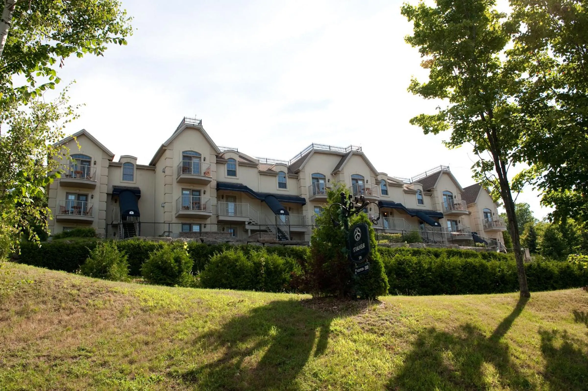 Property Building in Hotel St-Sauveur