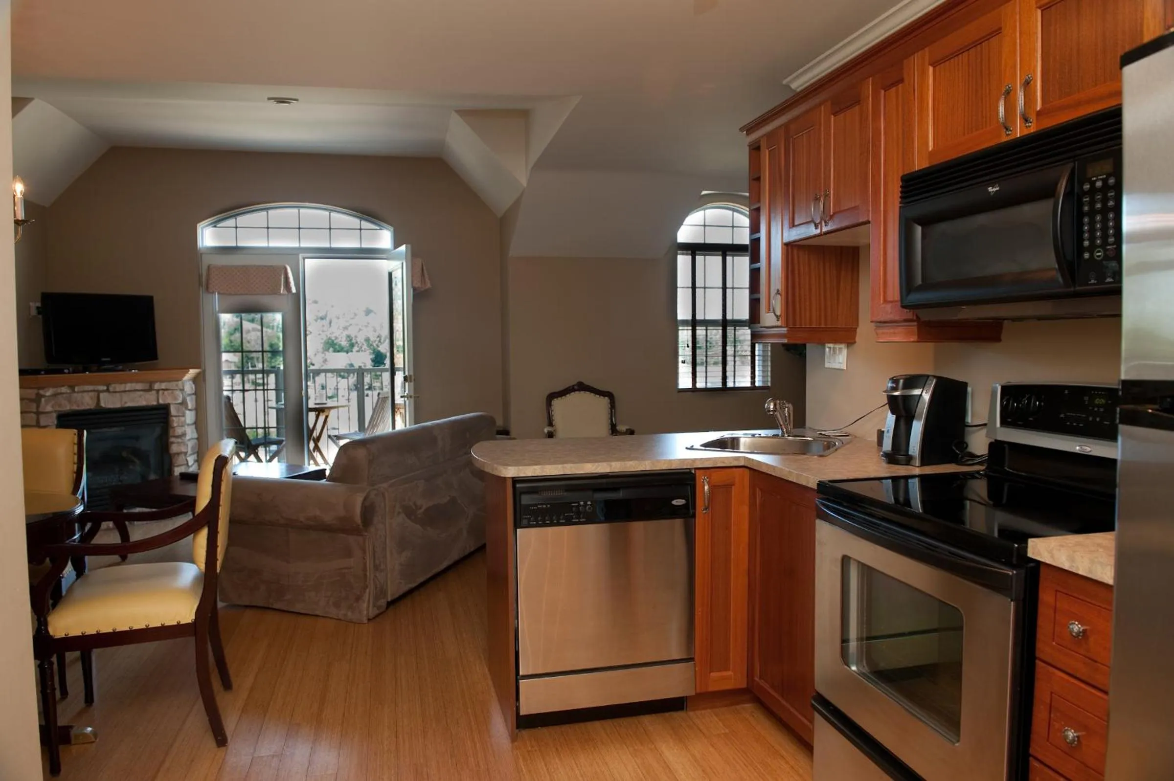 TV and multimedia, Kitchen/Kitchenette in Hotel St-Sauveur
