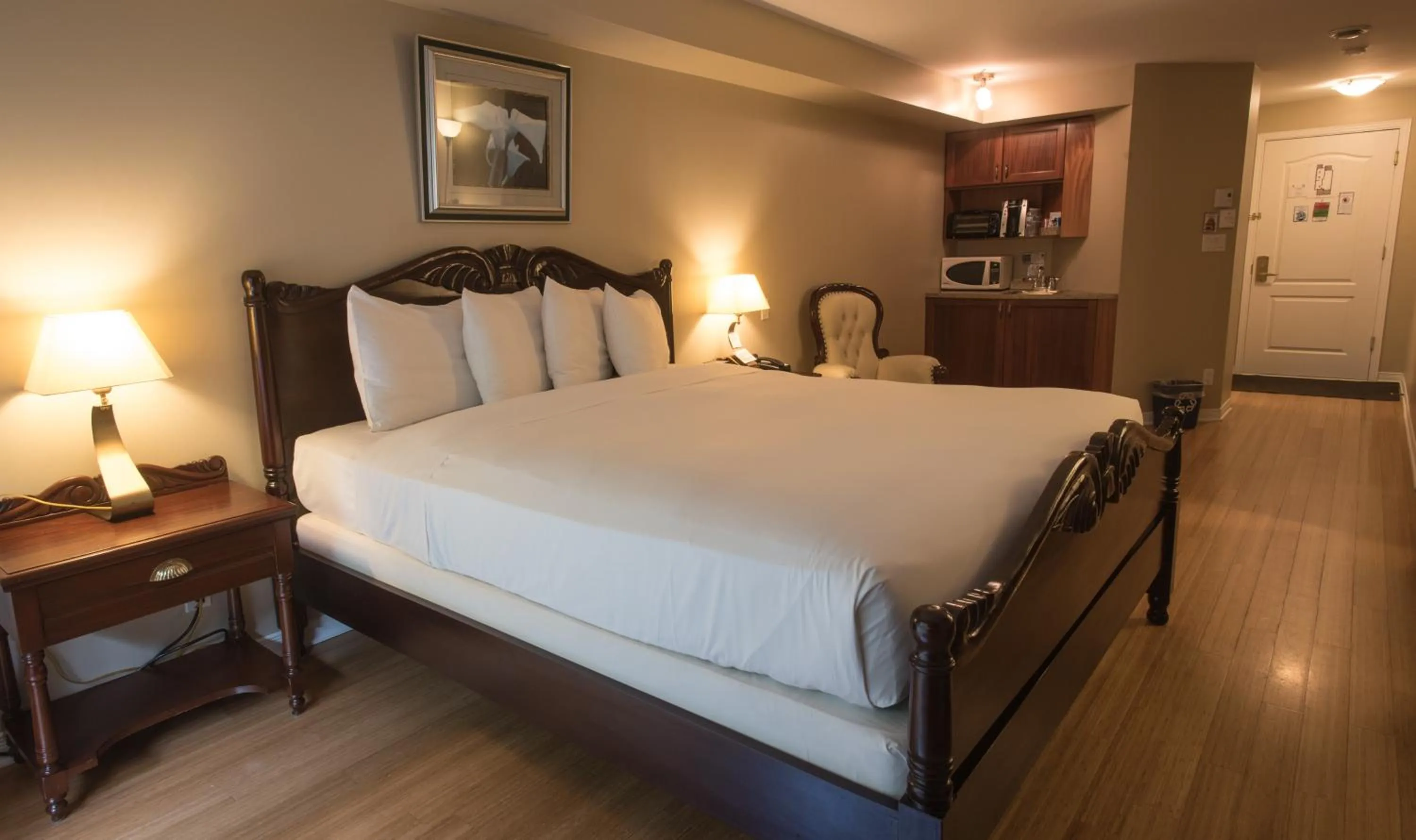 Photo of the whole room in Hotel St-Sauveur