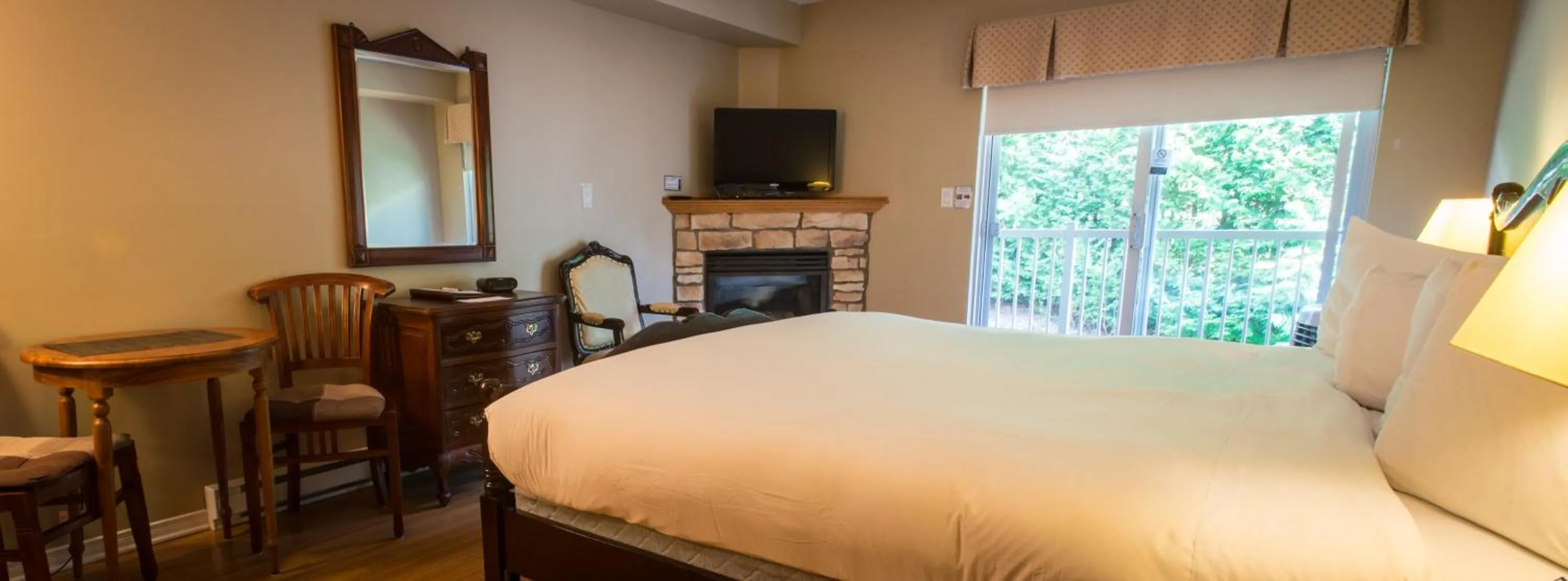 Photo of the whole room in Hotel St-Sauveur