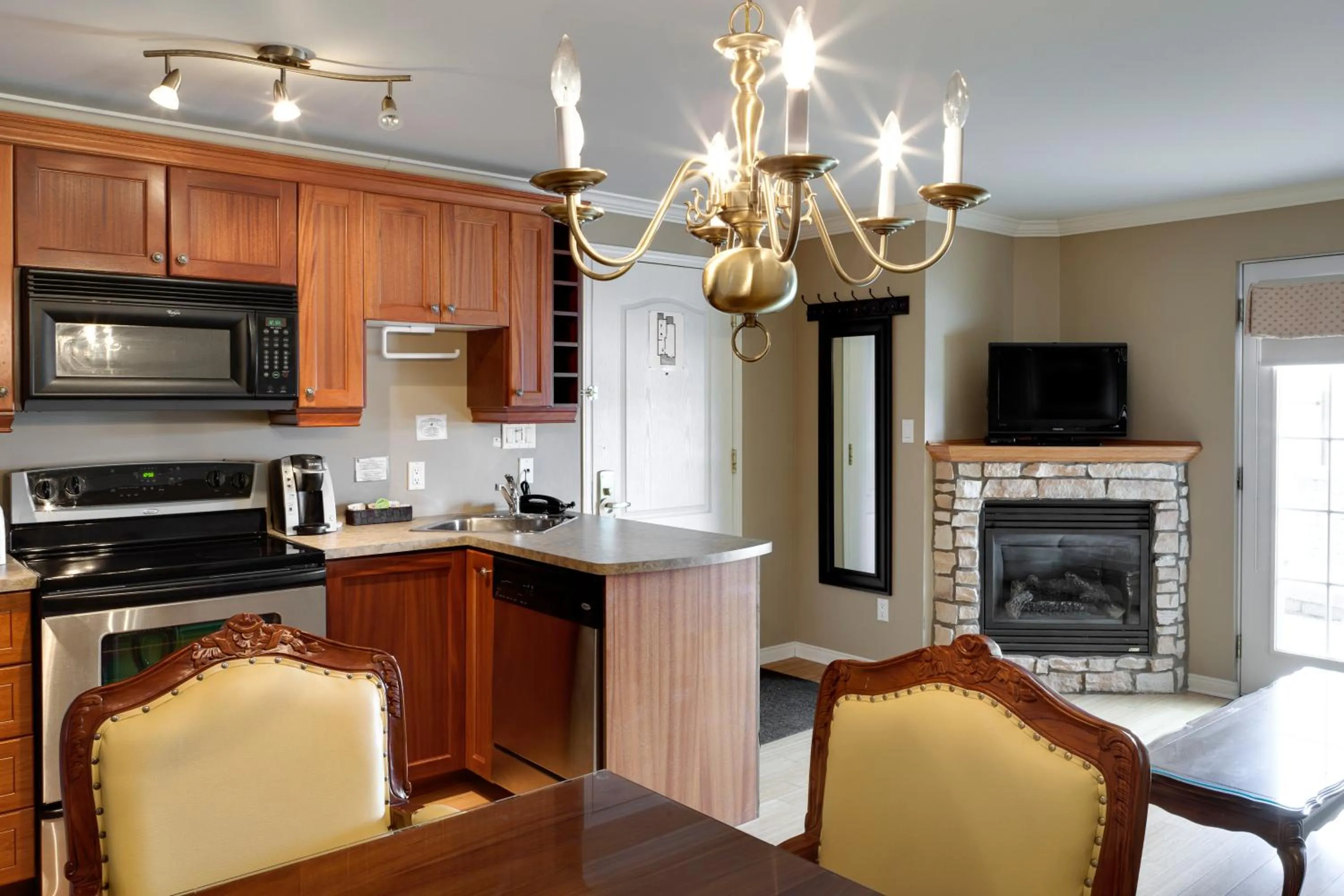 TV and multimedia, Kitchen/Kitchenette in Hotel St-Sauveur