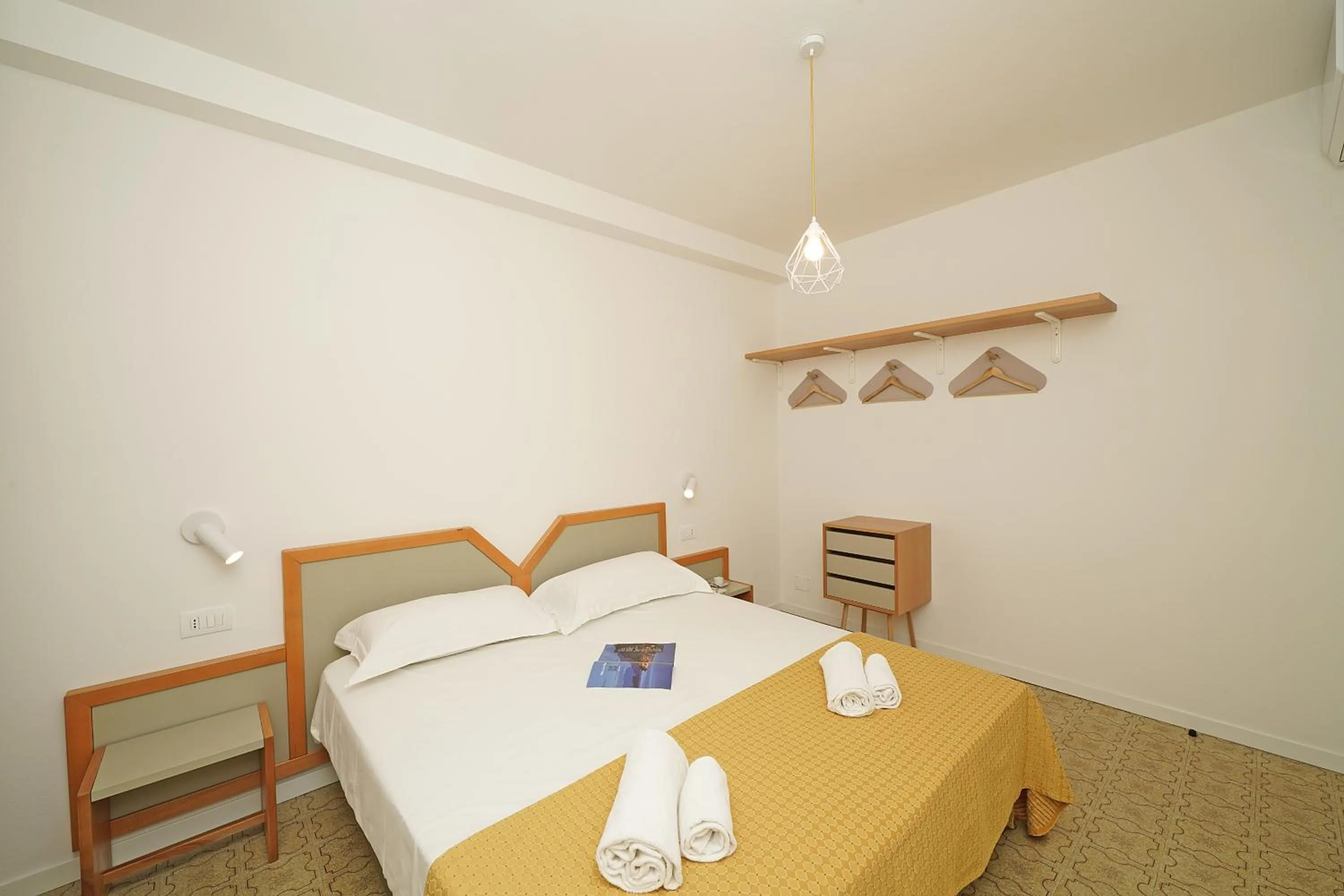 Photo of the whole room, Bed in Residence Arca