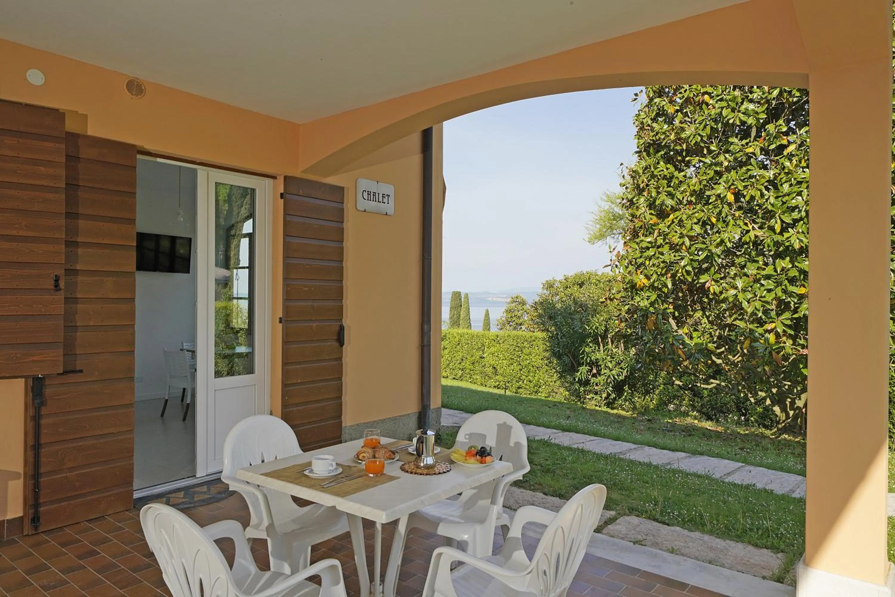 Patio in Residence Arca