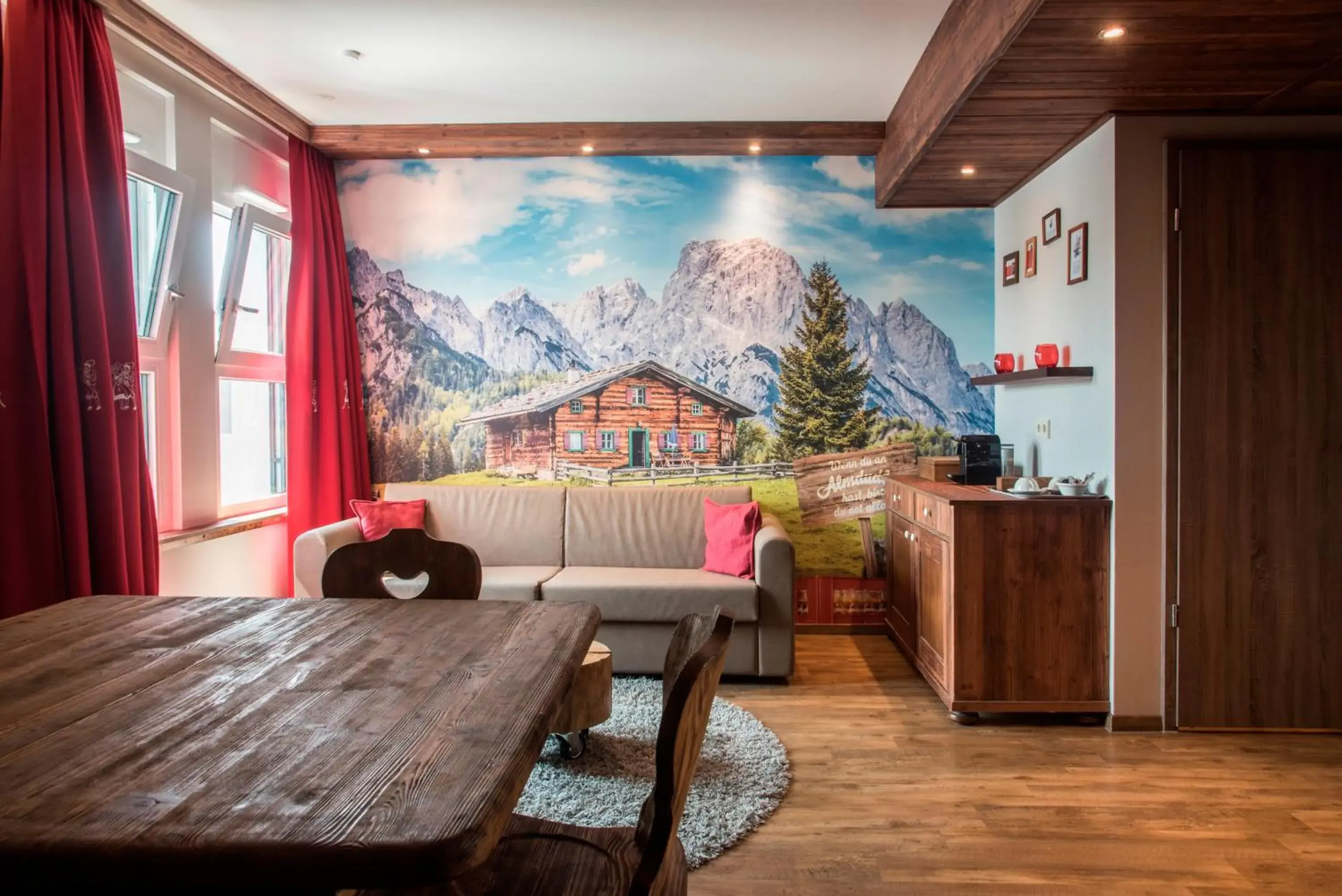 Photo of the whole room in Cocoon Hauptbahnhof Photo of the whole room in Cocoon Hauptbahnhof