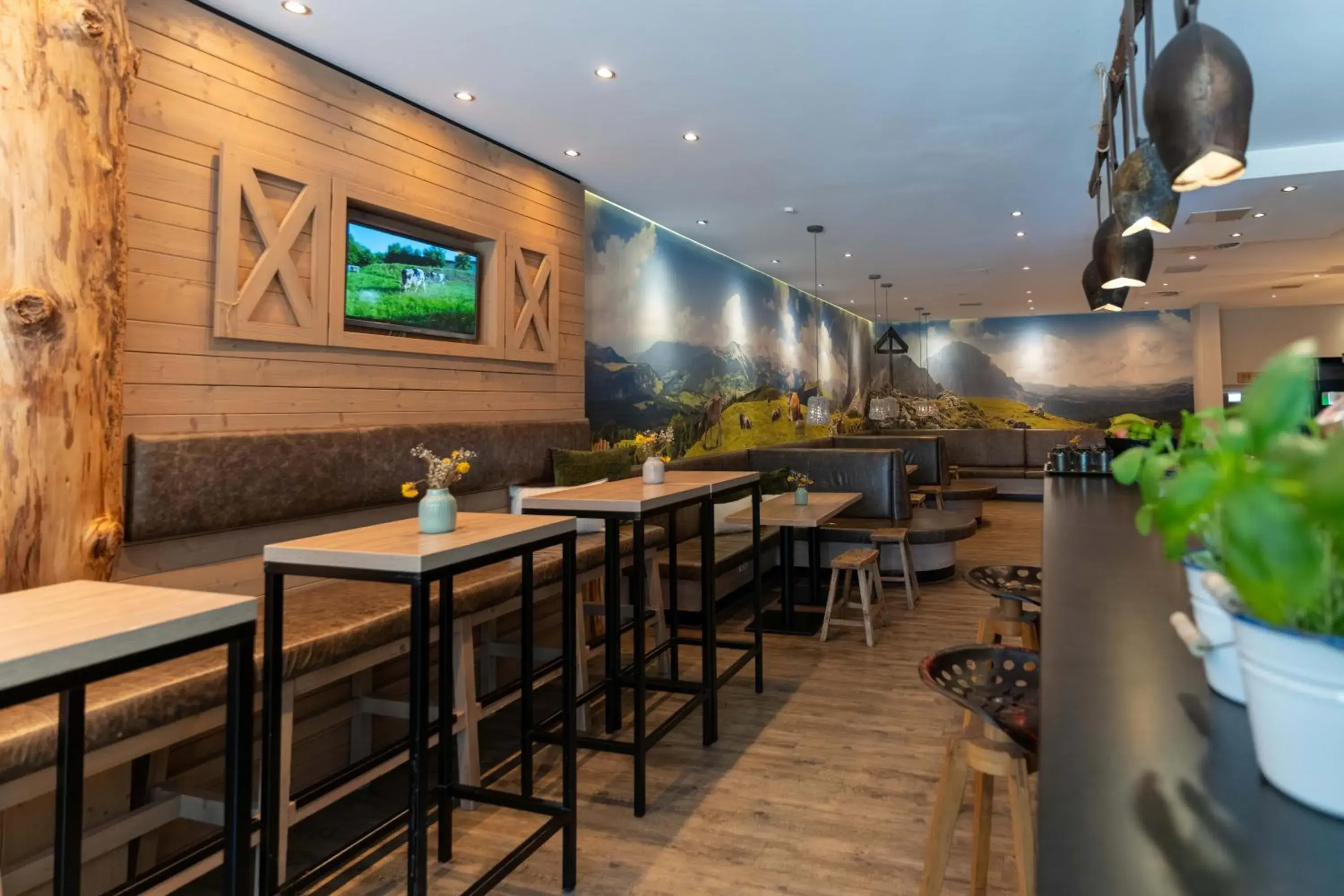 Lounge or bar in Cocoon Hauptbahnhof Lounge or bar in Cocoon Hauptbahnhof