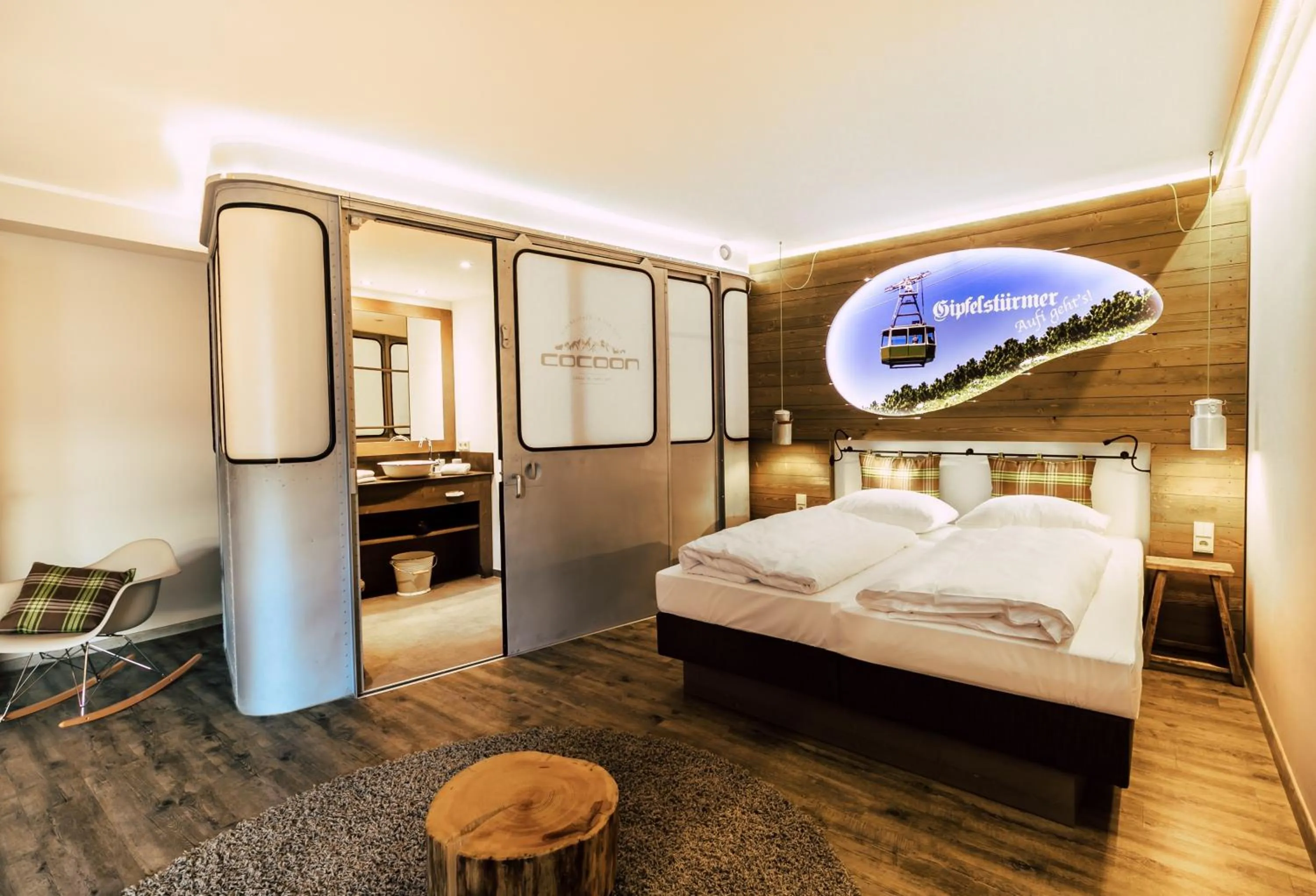 Photo of the whole room, Bed in Cocoon Hauptbahnhof