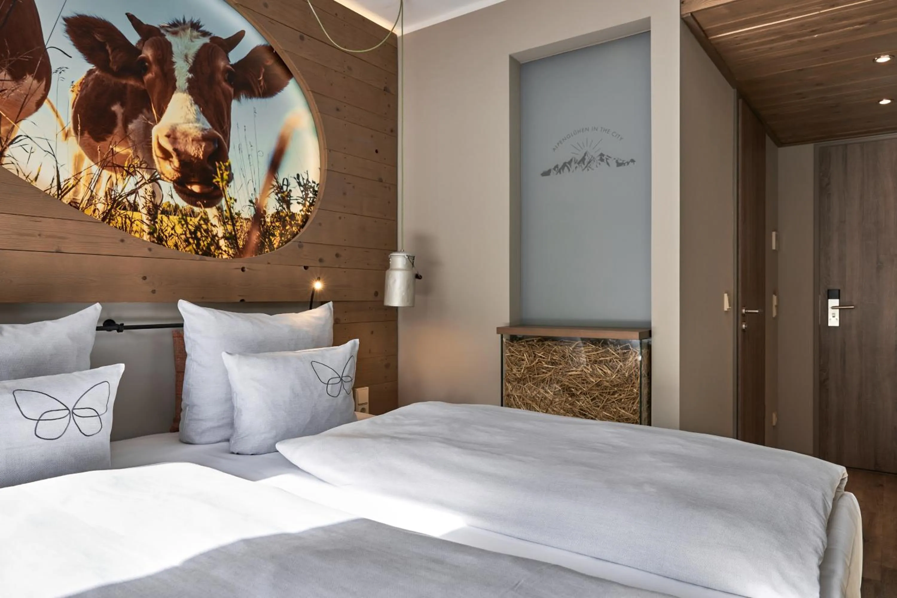 Photo of the whole room, Bed in Cocoon Hauptbahnhof