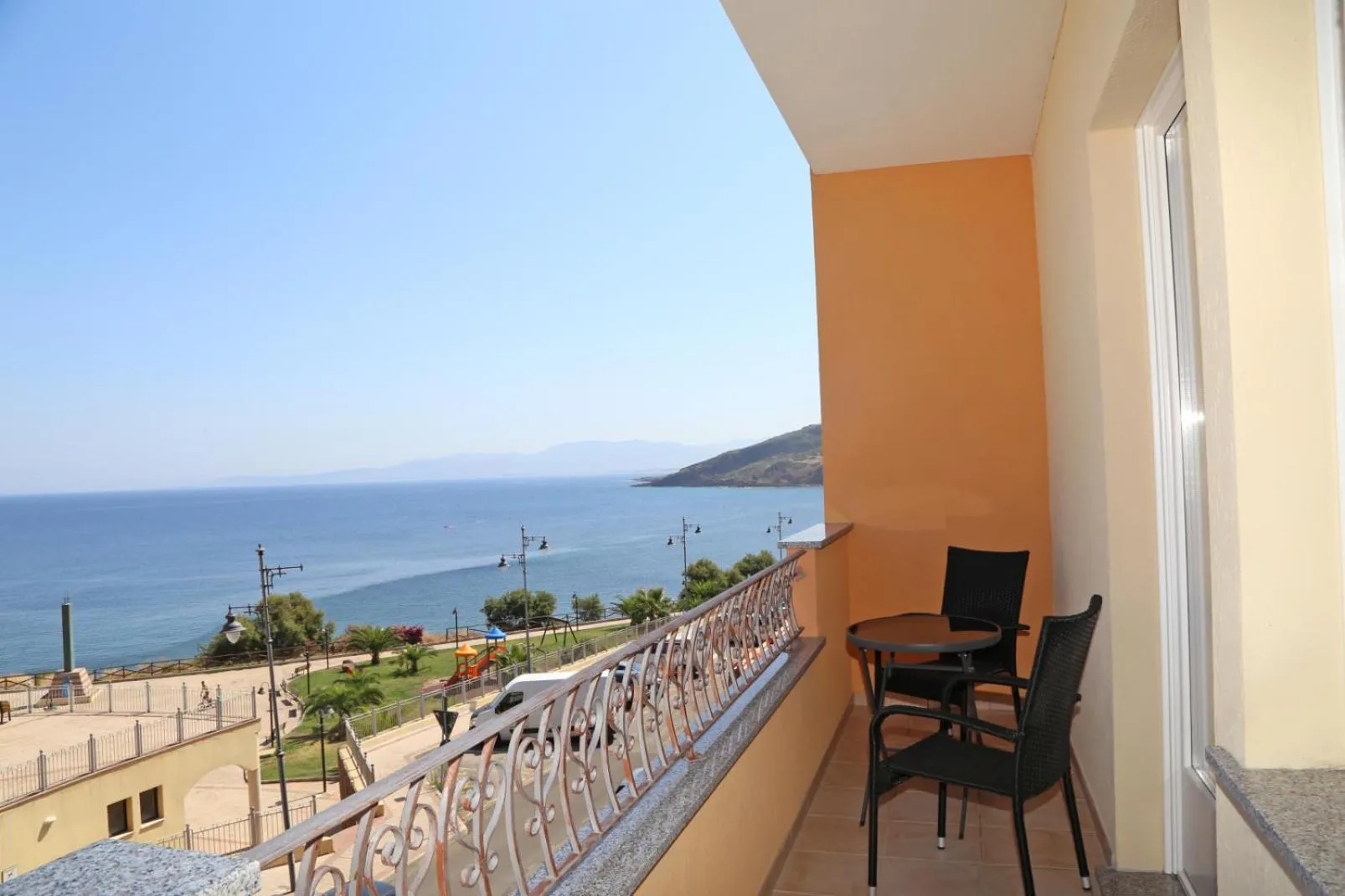 Sea view in B&B Mimì