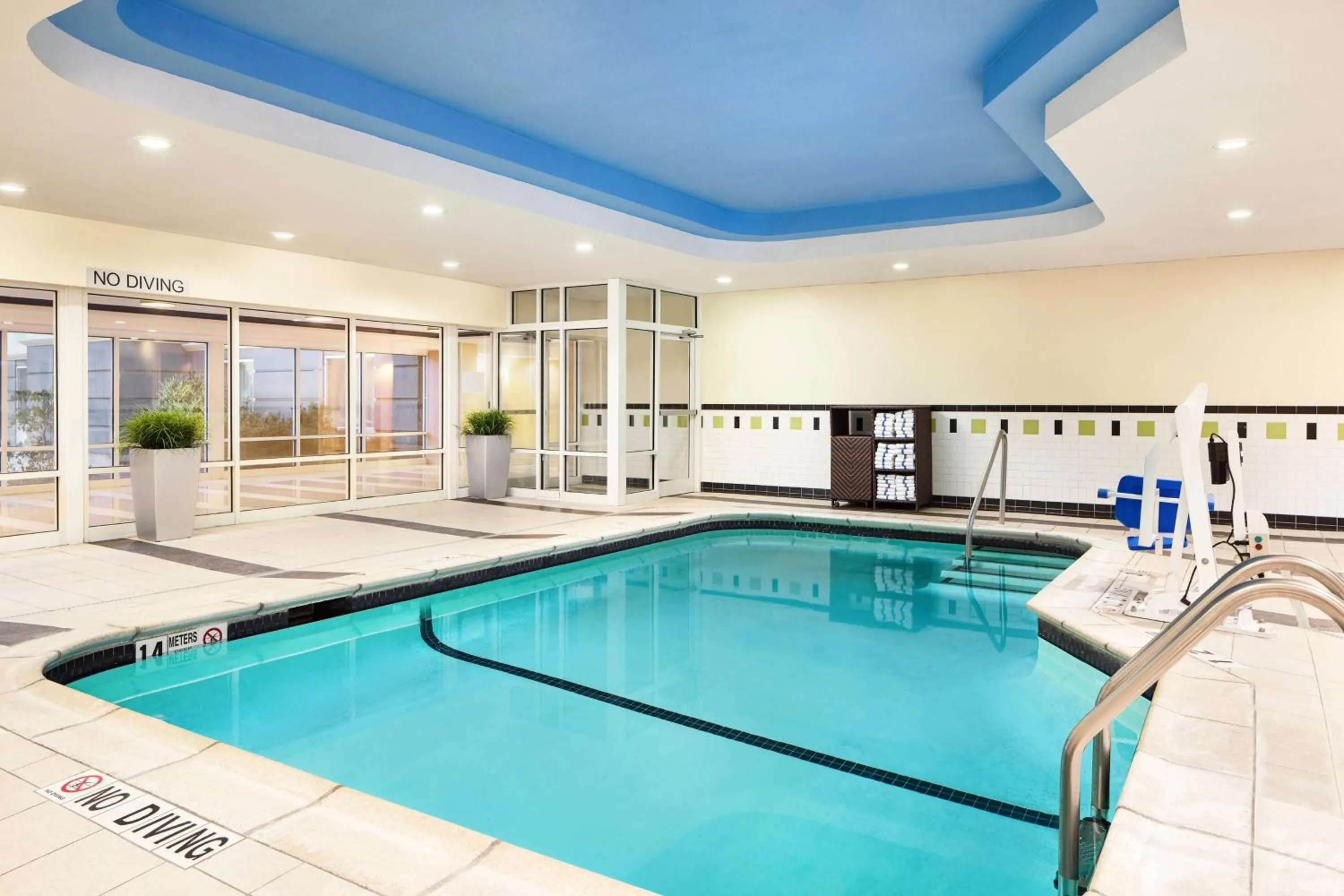 Swimming pool in Fairfield Inn and Suites by Marriott Plainville