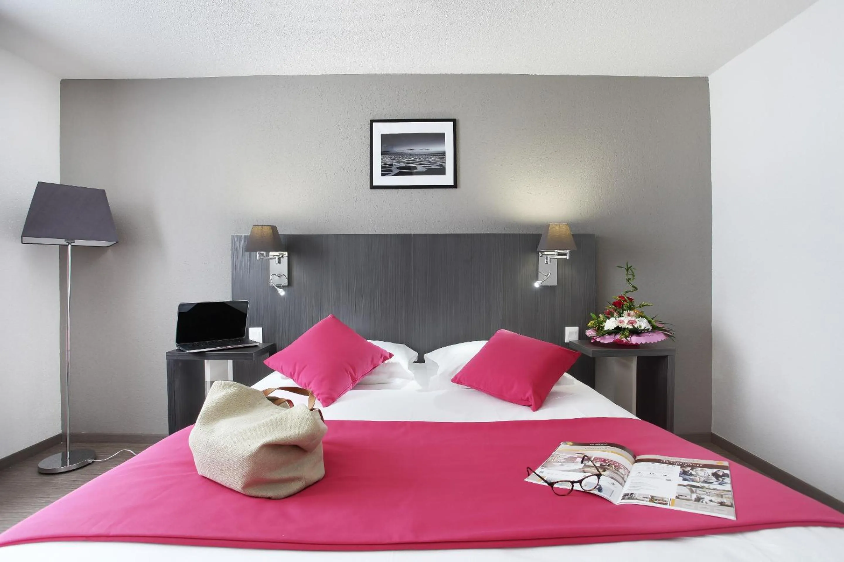 Bedroom, Bed in Appart Hotel Odalys City Marseille Le Dôme