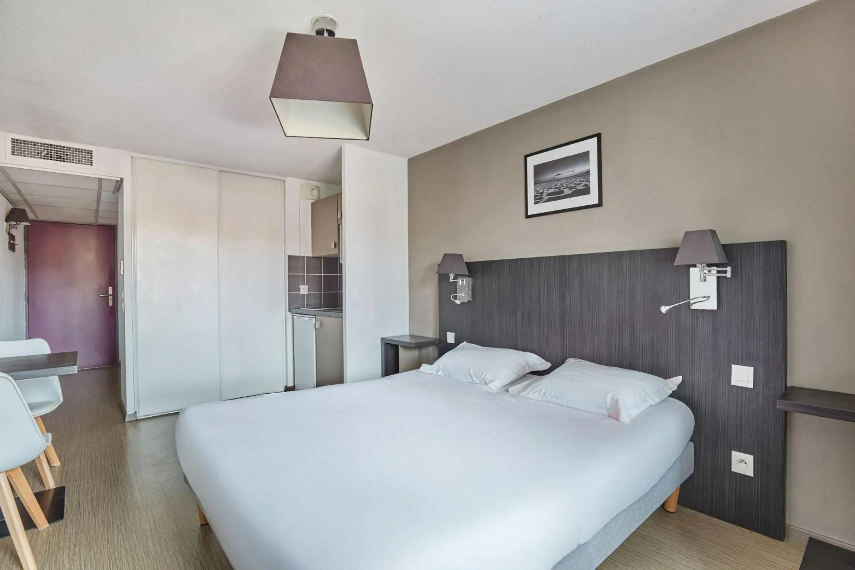 Bed in Appart Hotel Odalys City Marseille Le Dôme Bed in Appart Hotel Odalys City Marseille Le Dôme