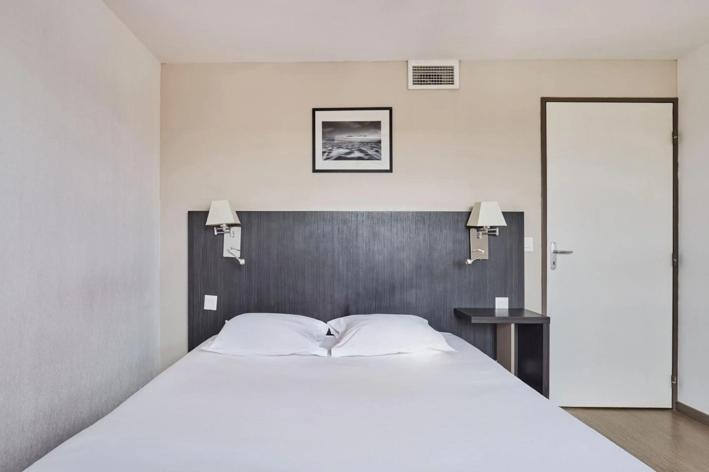 Bed in Appart Hotel Odalys City Marseille Le Dôme