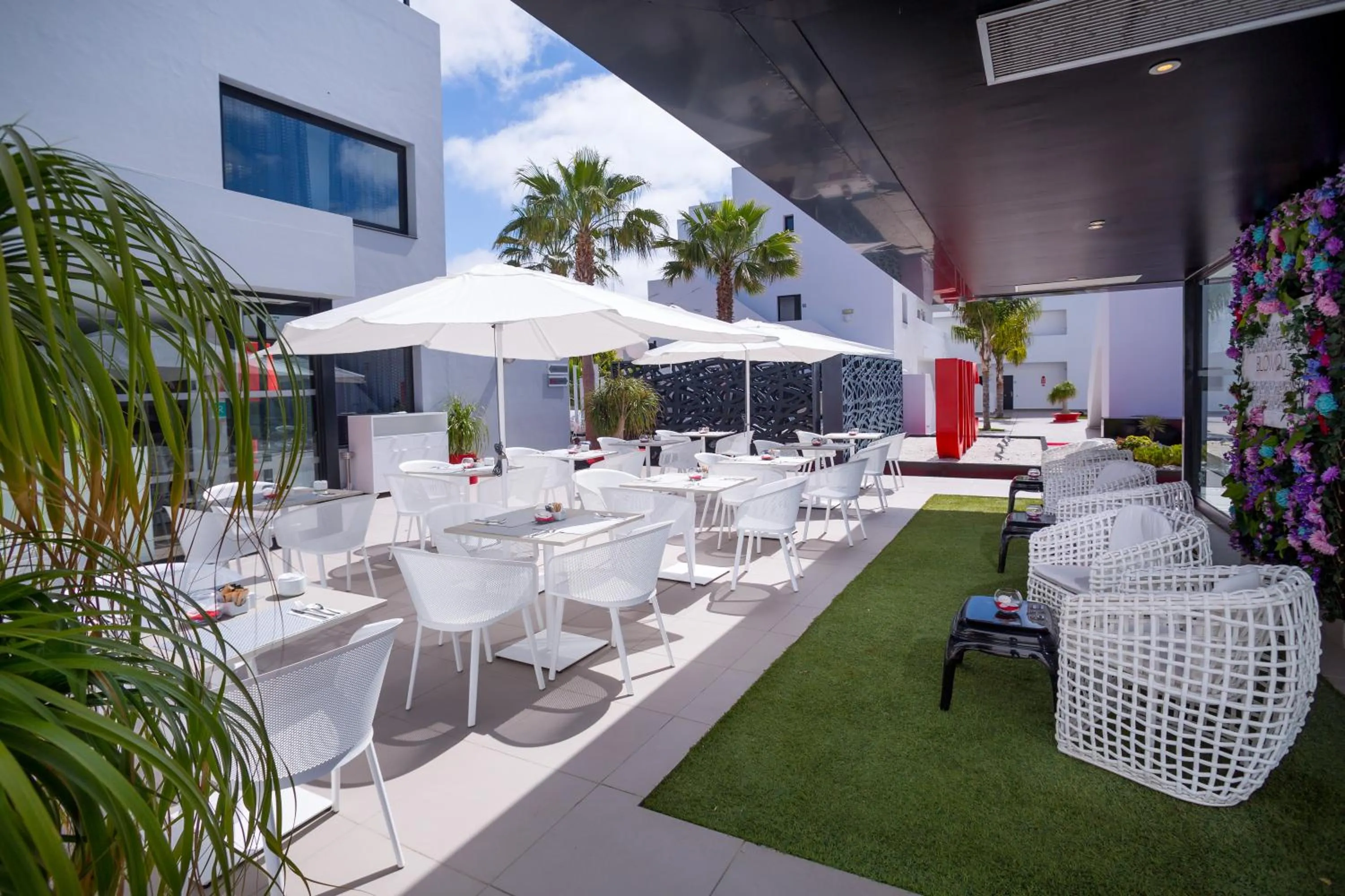 Restaurant/places to eat in Migjorn Ibiza Suites & Spa