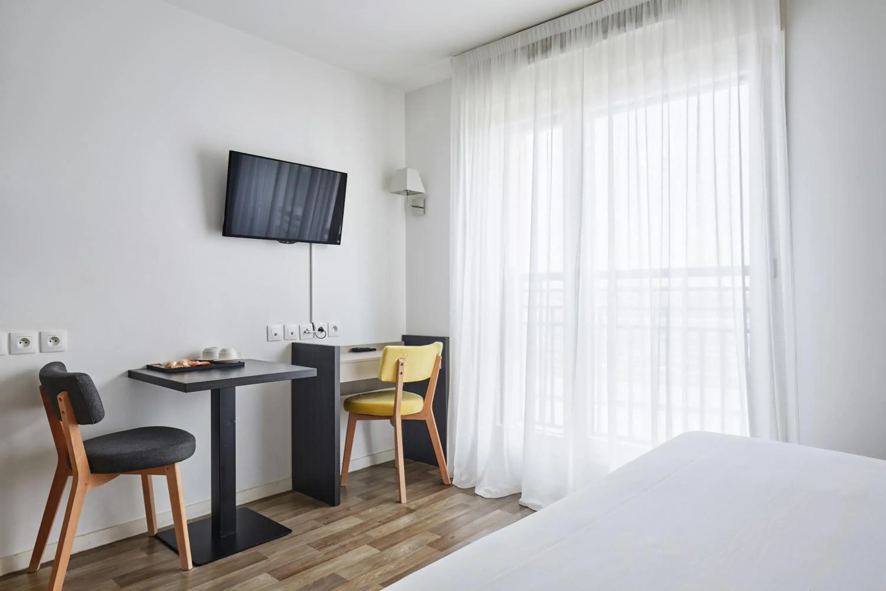 Photo of the whole room, Bed in Appart Hotel Odalys City Paris Levallois Photo of the whole room, Bed in Appart Hotel Odalys City Paris Levallois