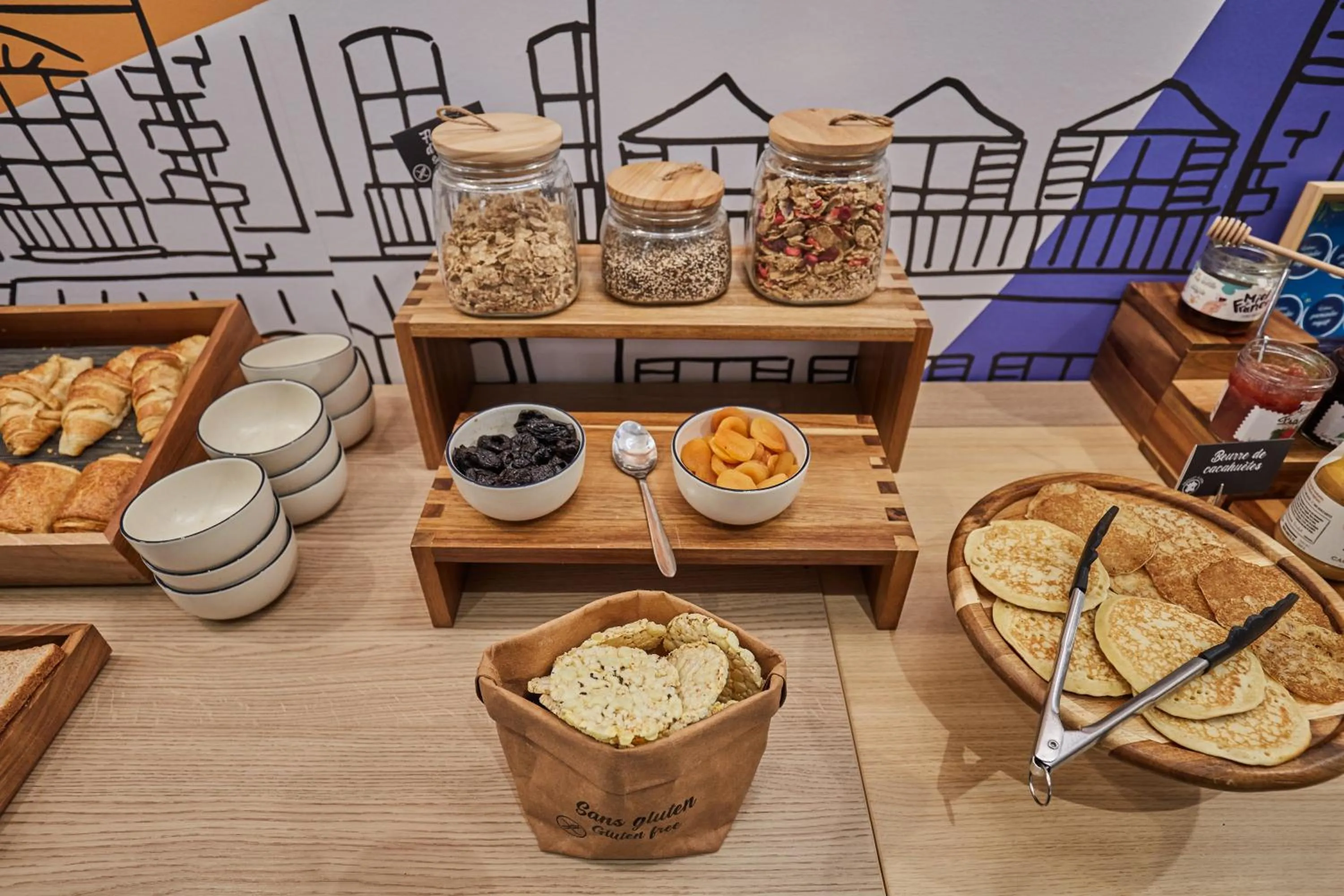 Buffet breakfast in Appart Hotel Odalys City Paris Levallois