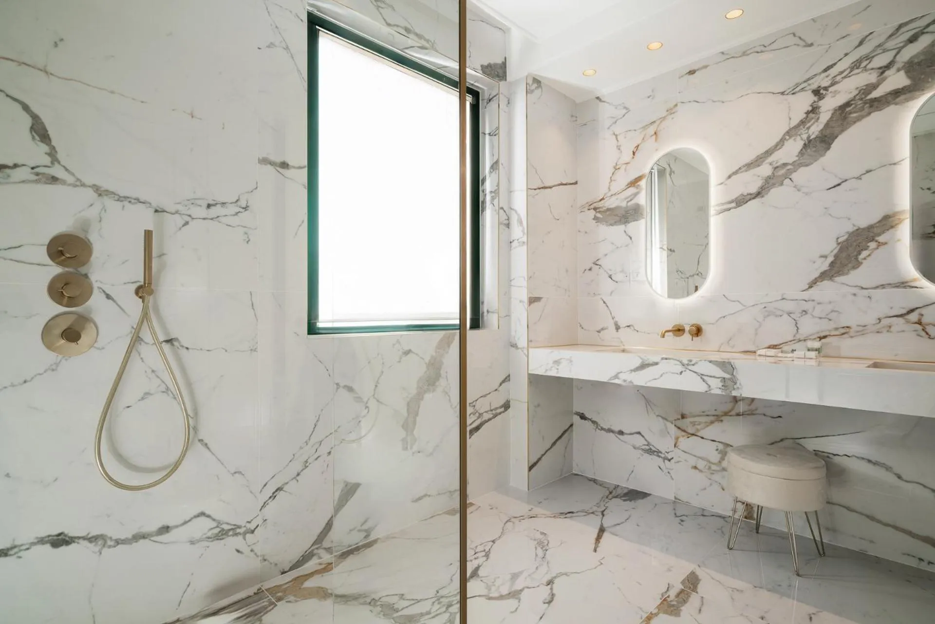 Shower in Just Hotel Saronno