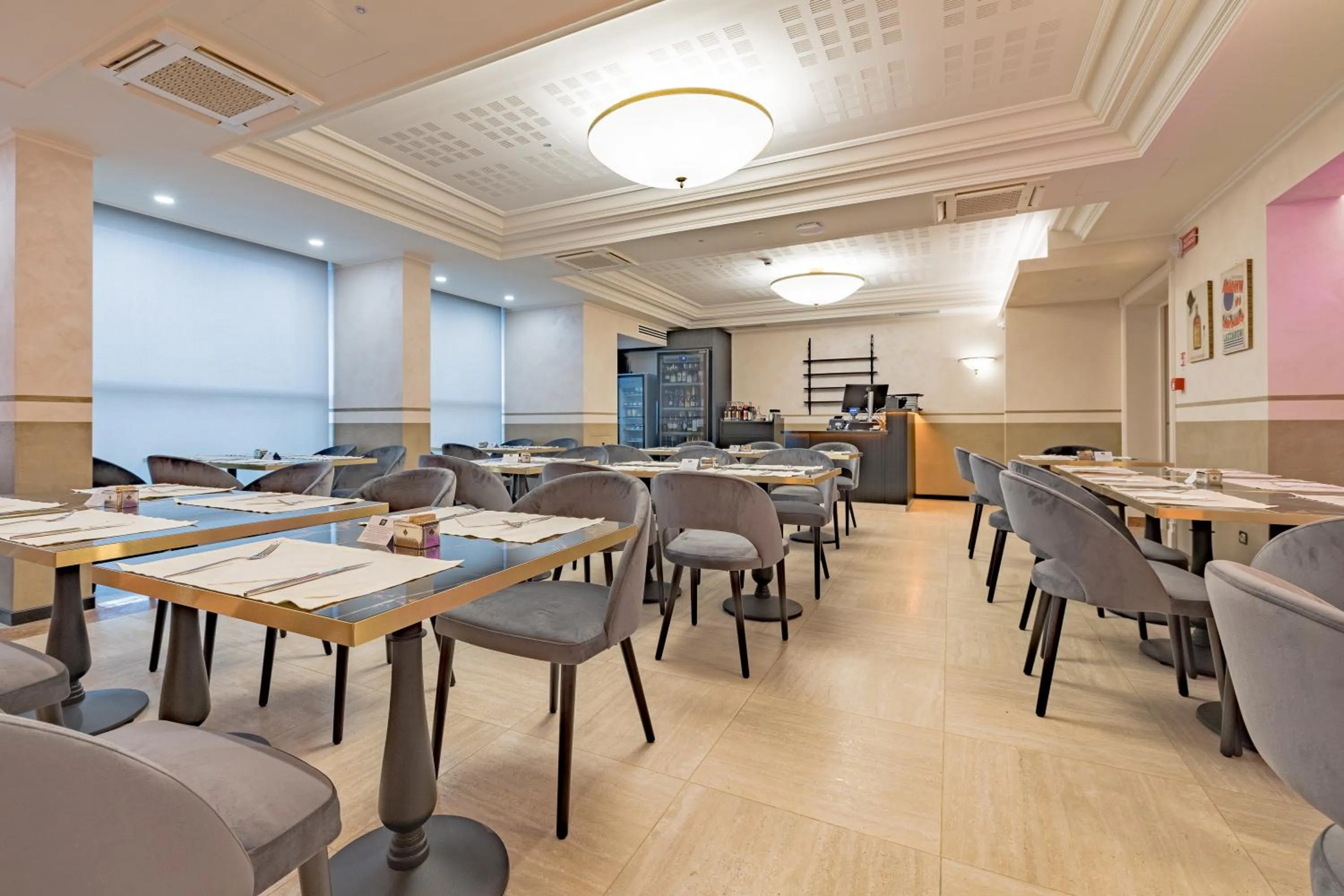 Restaurant/places to eat in Just Hotel Saronno