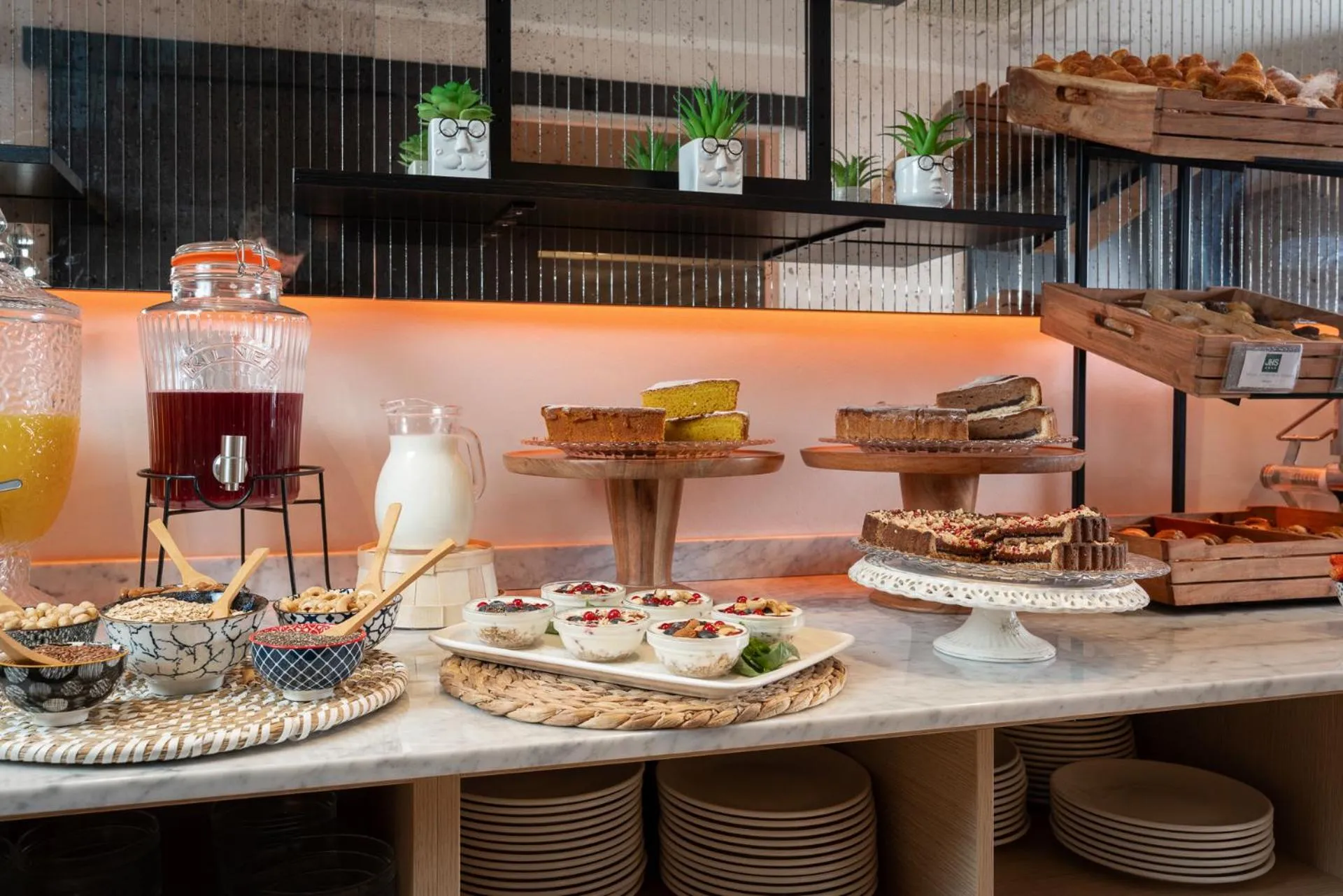 Food and drinks in Just Hotel Saronno