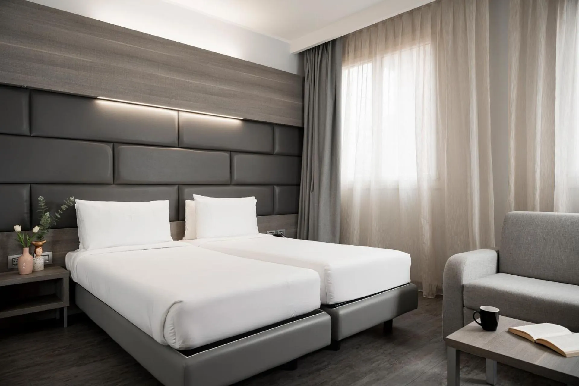 Bed in Just Hotel Saronno