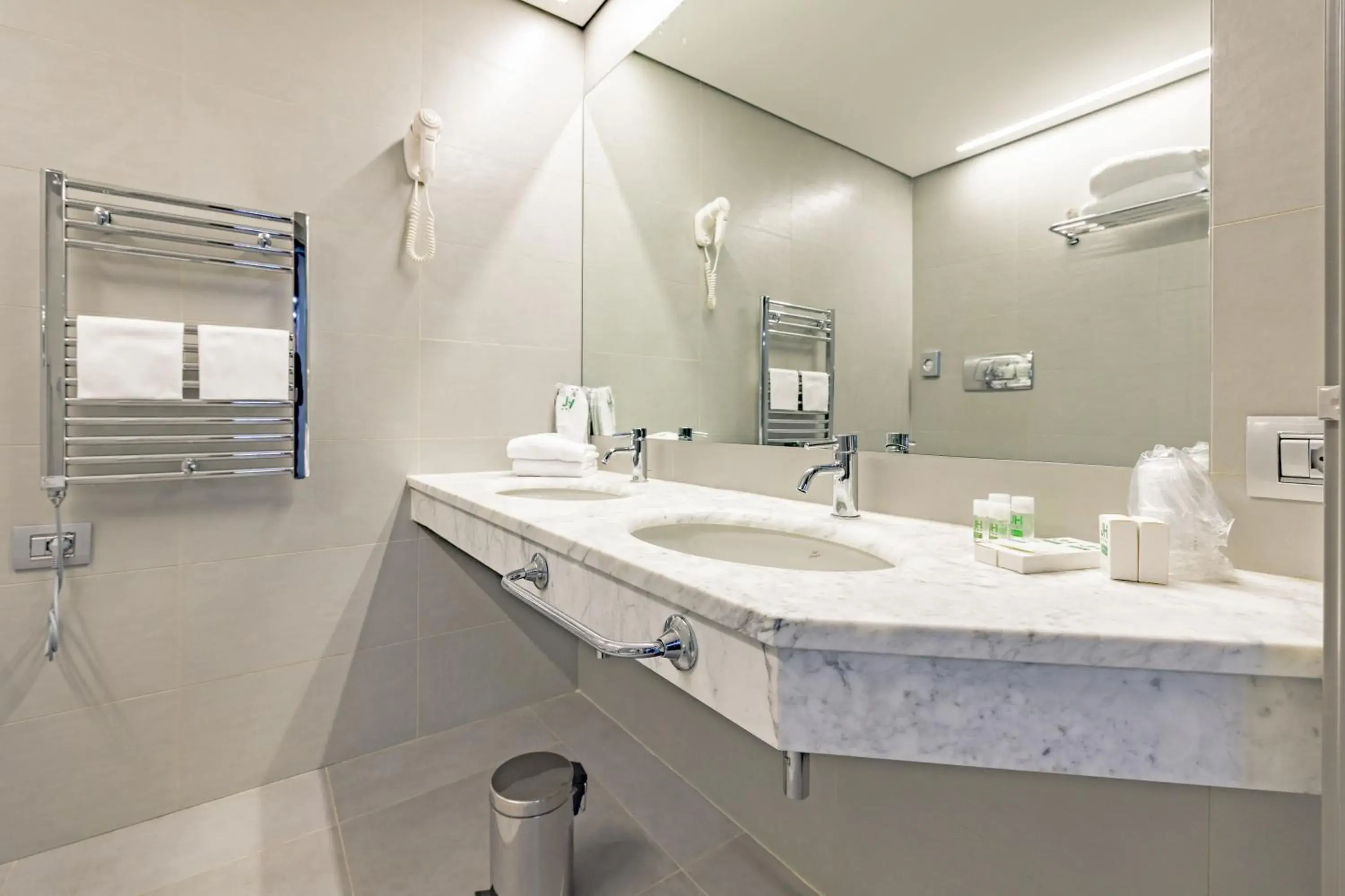 Bathroom in Just Hotel Saronno Bathroom in Just Hotel Saronno