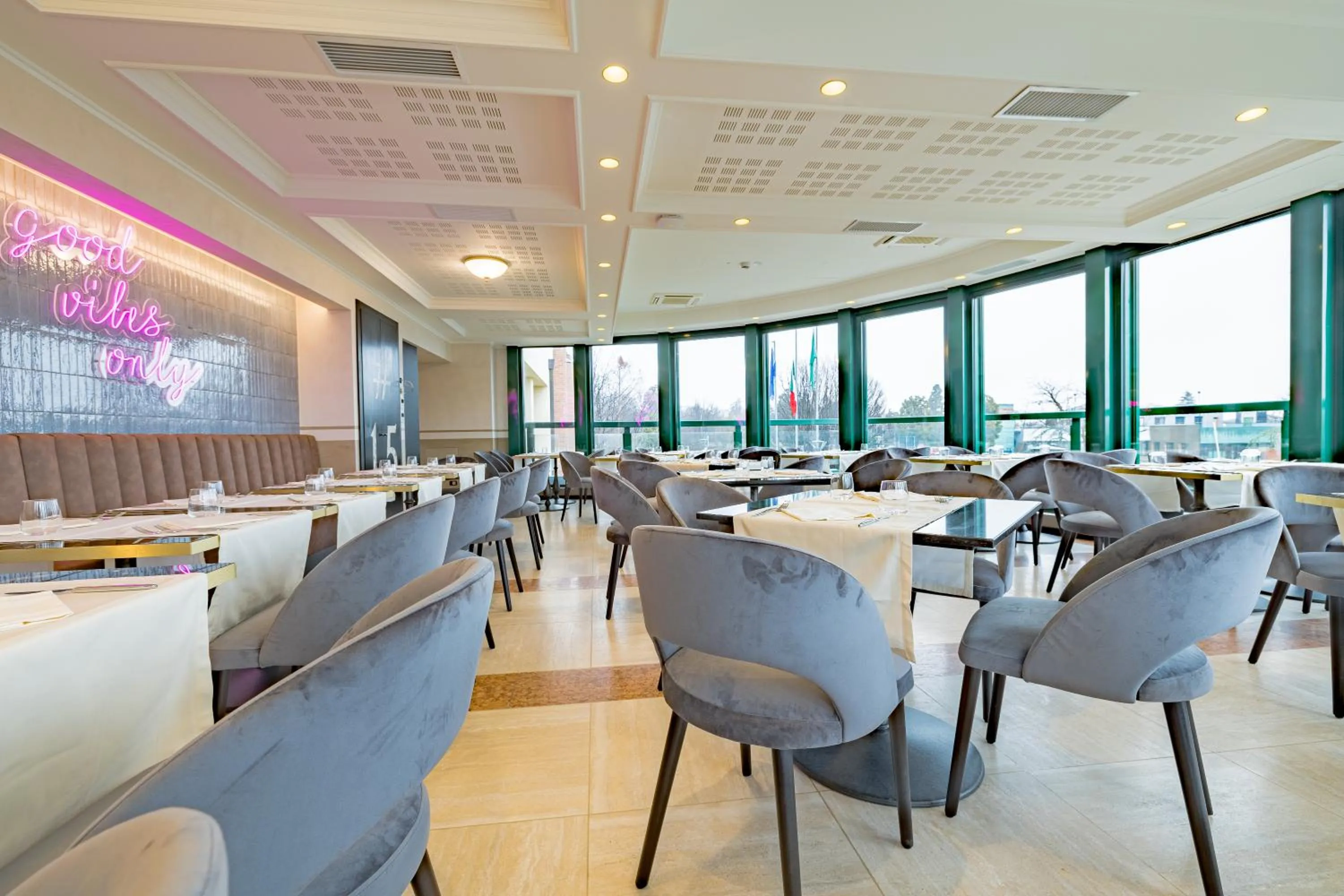 Restaurant/places to eat in Just Hotel Saronno