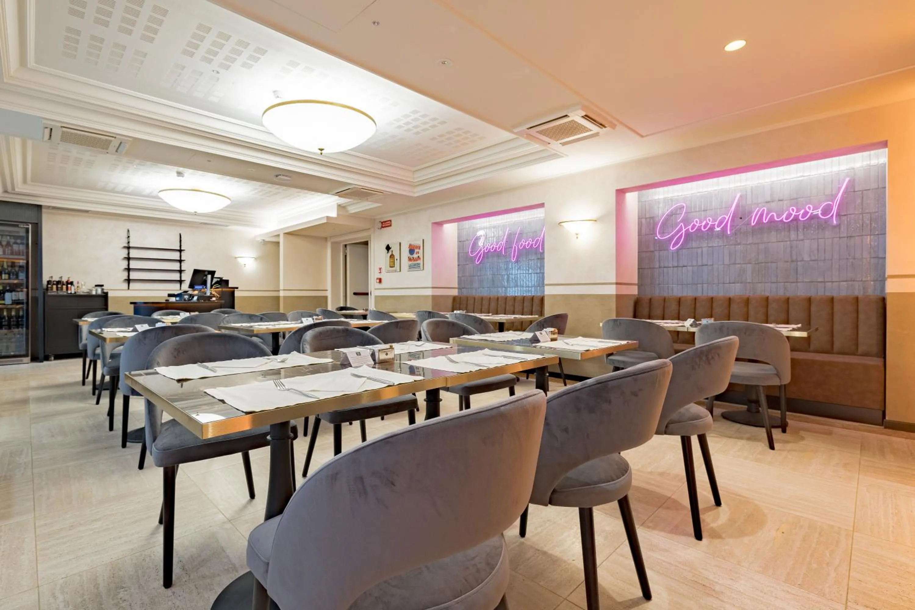 Restaurant/places to eat in Just Hotel Saronno