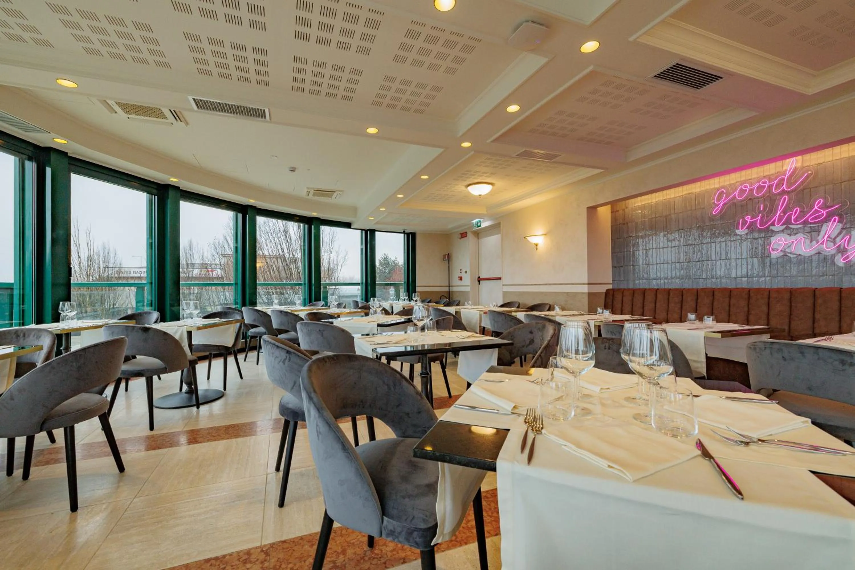 Restaurant/places to eat in Just Hotel Saronno