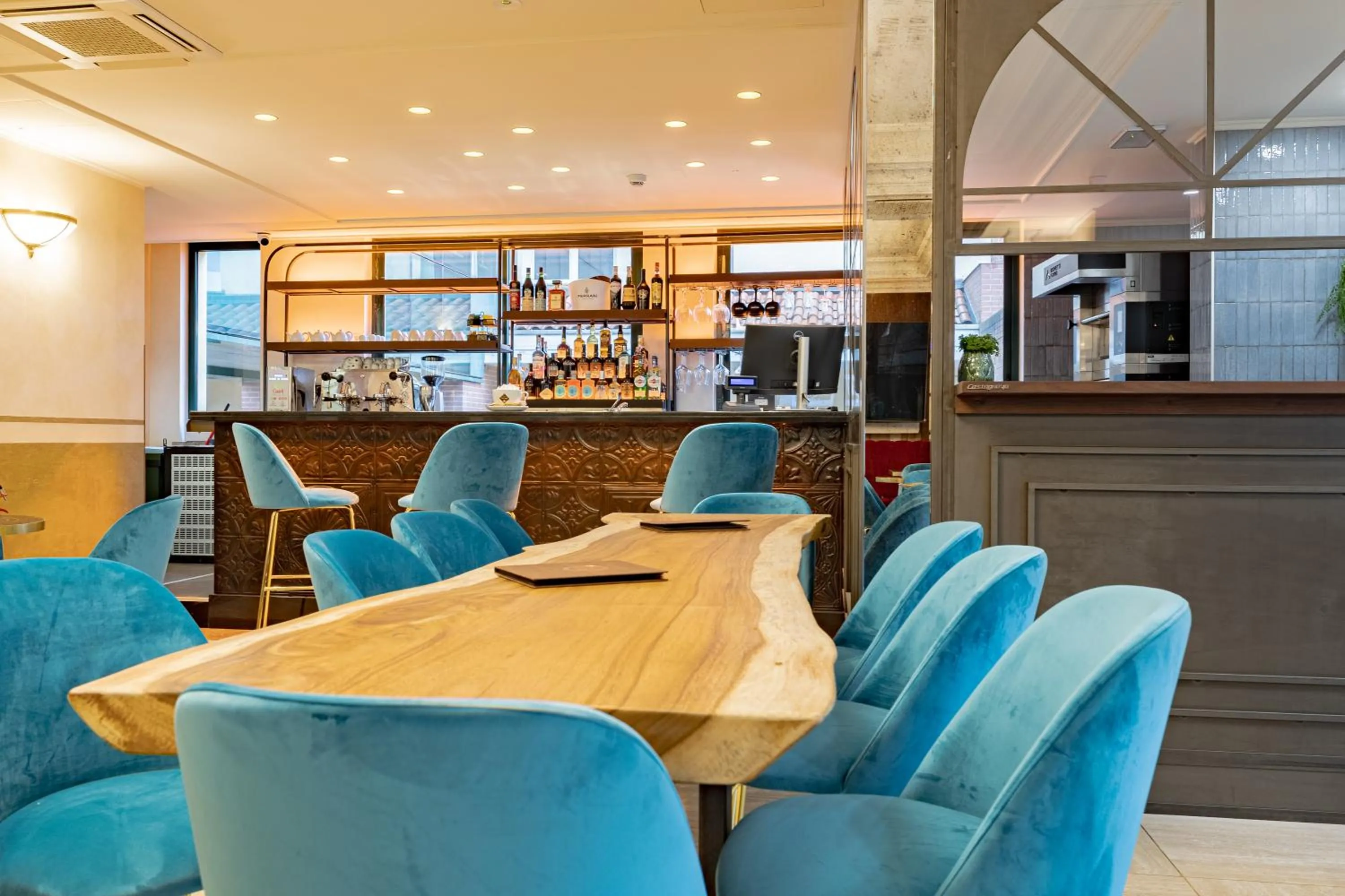 Restaurant/places to eat in Just Hotel Saronno