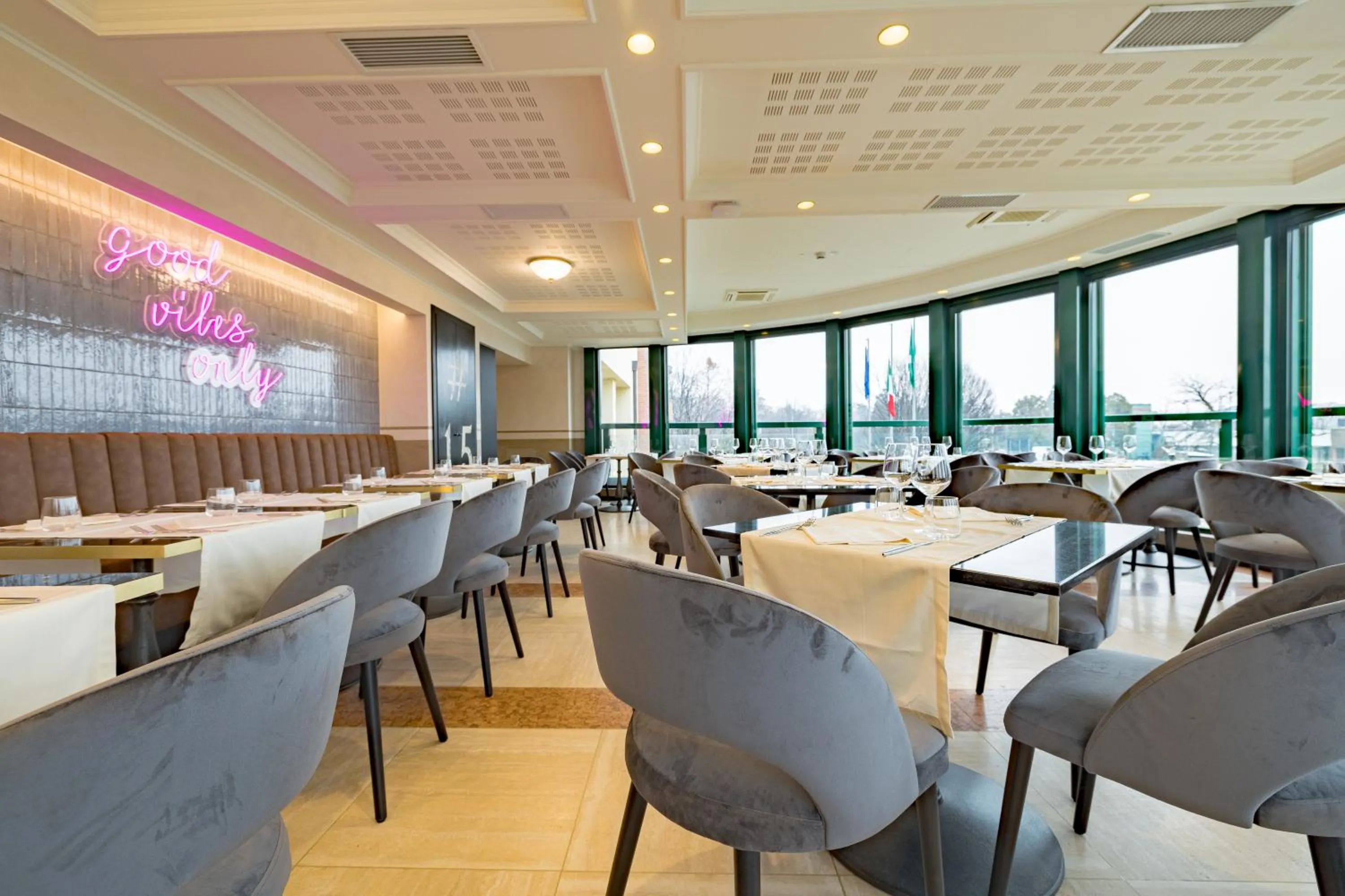 Restaurant/places to eat in Just Hotel Saronno